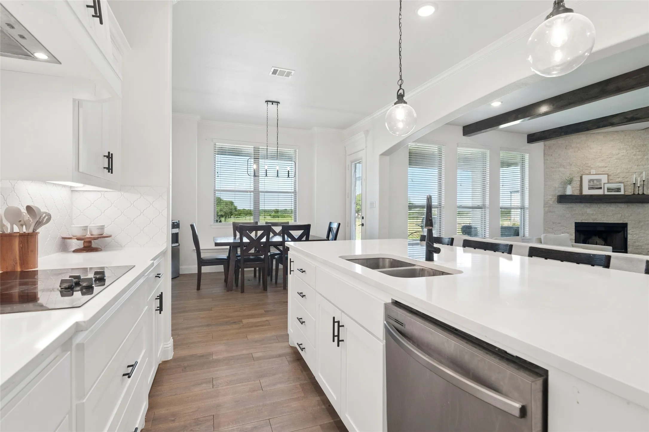 Single Family Residence For Sale in Parker County , 587 Old Agnes Road, Weatherford, Texas 76088, 4 Bedroom, 3 Bathroom, 3 Garage spaces, 2,687 Sqft, built in 2022, mls#21248443, Real Estate Agent in Weatherford, Homes For Sale in Parker county, Homes For Sale in Weatherford, Realtor in Weatherford Texas, Real Estate Brokerage Independent Realty Texas, Luminita Cordes Realtor