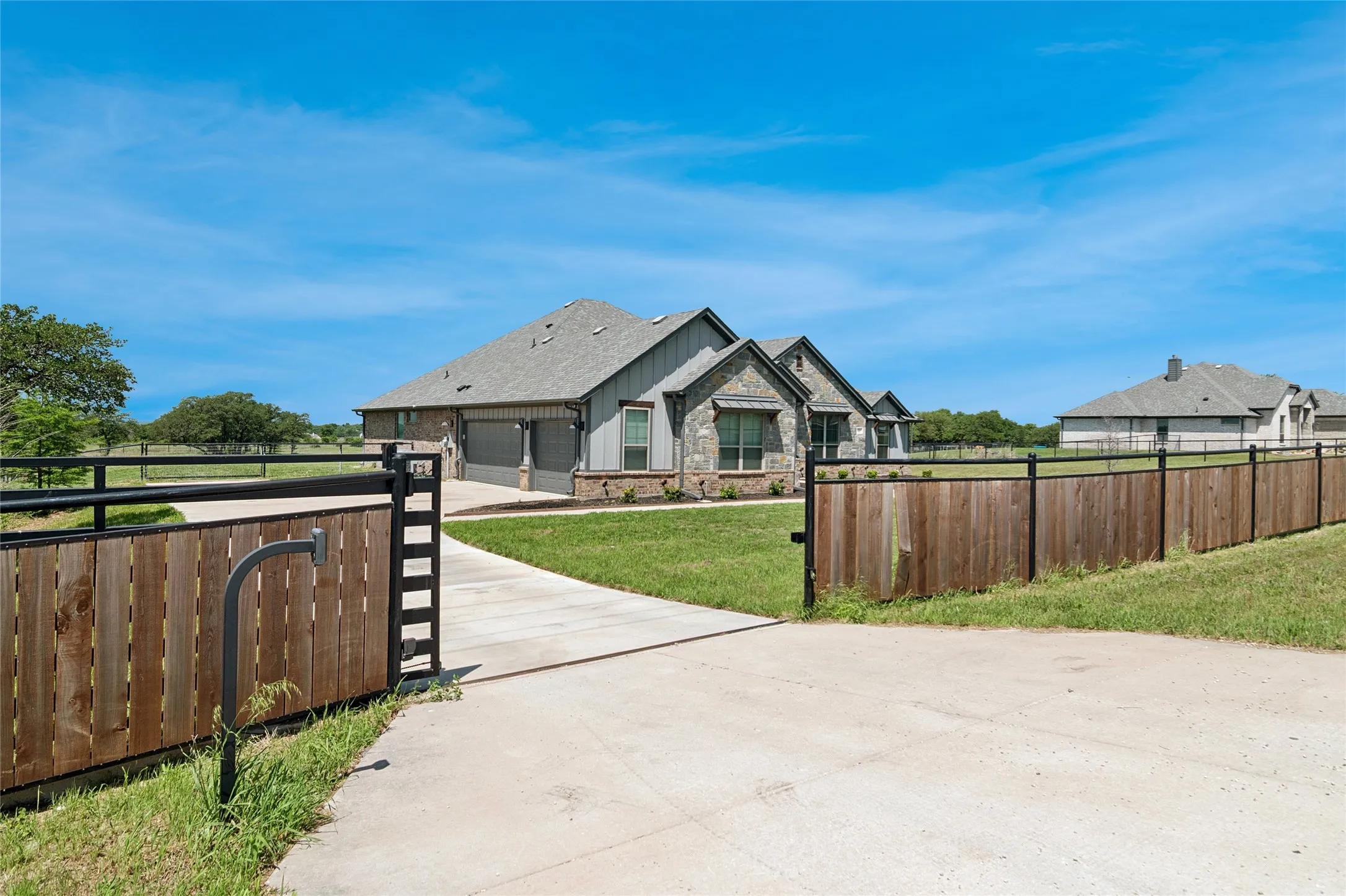 Single Family Residence For Sale in Parker County , 587 Old Agnes Road, Weatherford, Texas 76088, 4 Bedroom, 3 Bathroom, 3 Garage spaces, 2,687 Sqft, built in 2022, mls#21248443, Real Estate Agent in Weatherford, Homes For Sale in Parker county, Homes For Sale in Weatherford, Realtor in Weatherford Texas, Real Estate Brokerage Independent Realty Texas, Luminita Cordes Realtor