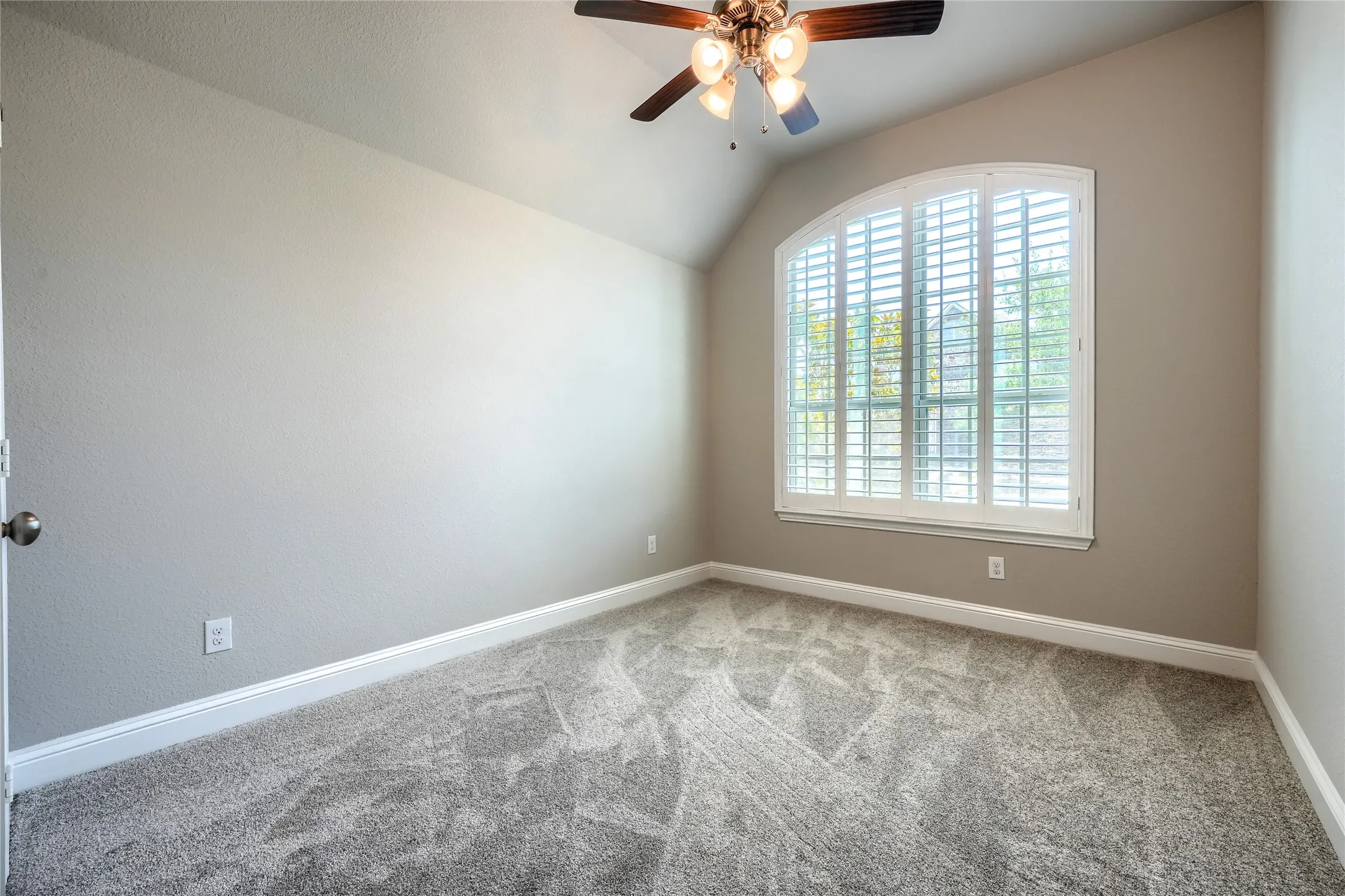Single Family Residence For Sale in Rockwall County , 1733 Amalfi Drive, Mclendon Chisholm, Texas 75032, 4 Bedroom, 2 Bathroom, 2 Garage spaces, 2,066 Sqft, built in 2018, mls#21317728, Real Estate Agent in Mclendon Chisholm, Homes For Sale in Rockwall county, Homes For Sale in Mclendon Chisholm, Realtor in Mclendon Chisholm Texas, Real Estate Brokerage Independent Realty Texas, Luminita Cordes Realtor