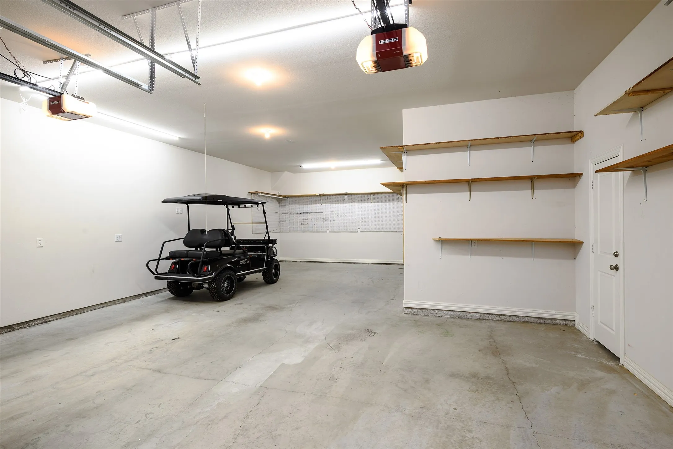 Plus 3 Car Garage Which Is Perfect Car Enthusiasts.