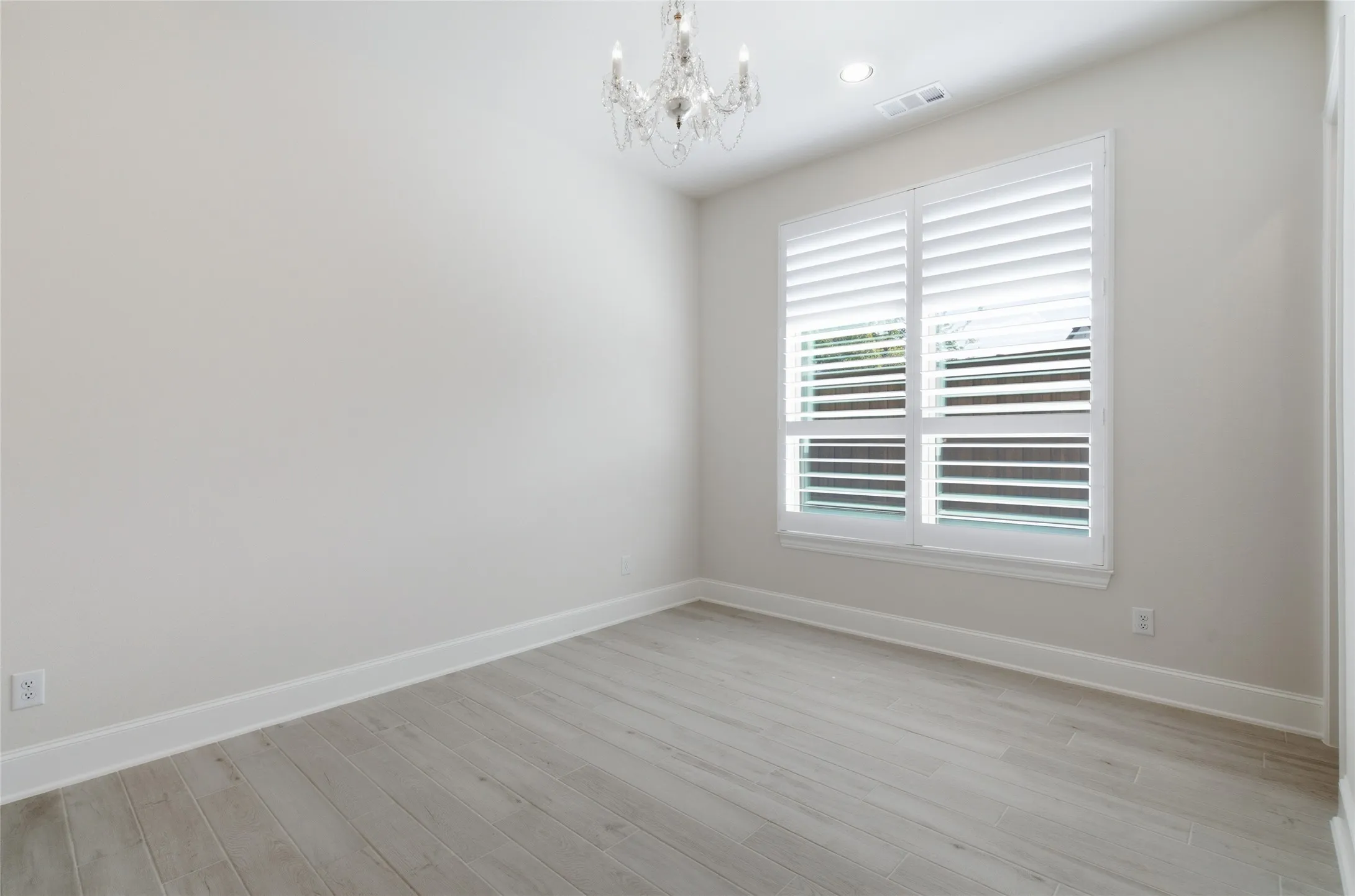 Spacious 2ndary Bedroom.