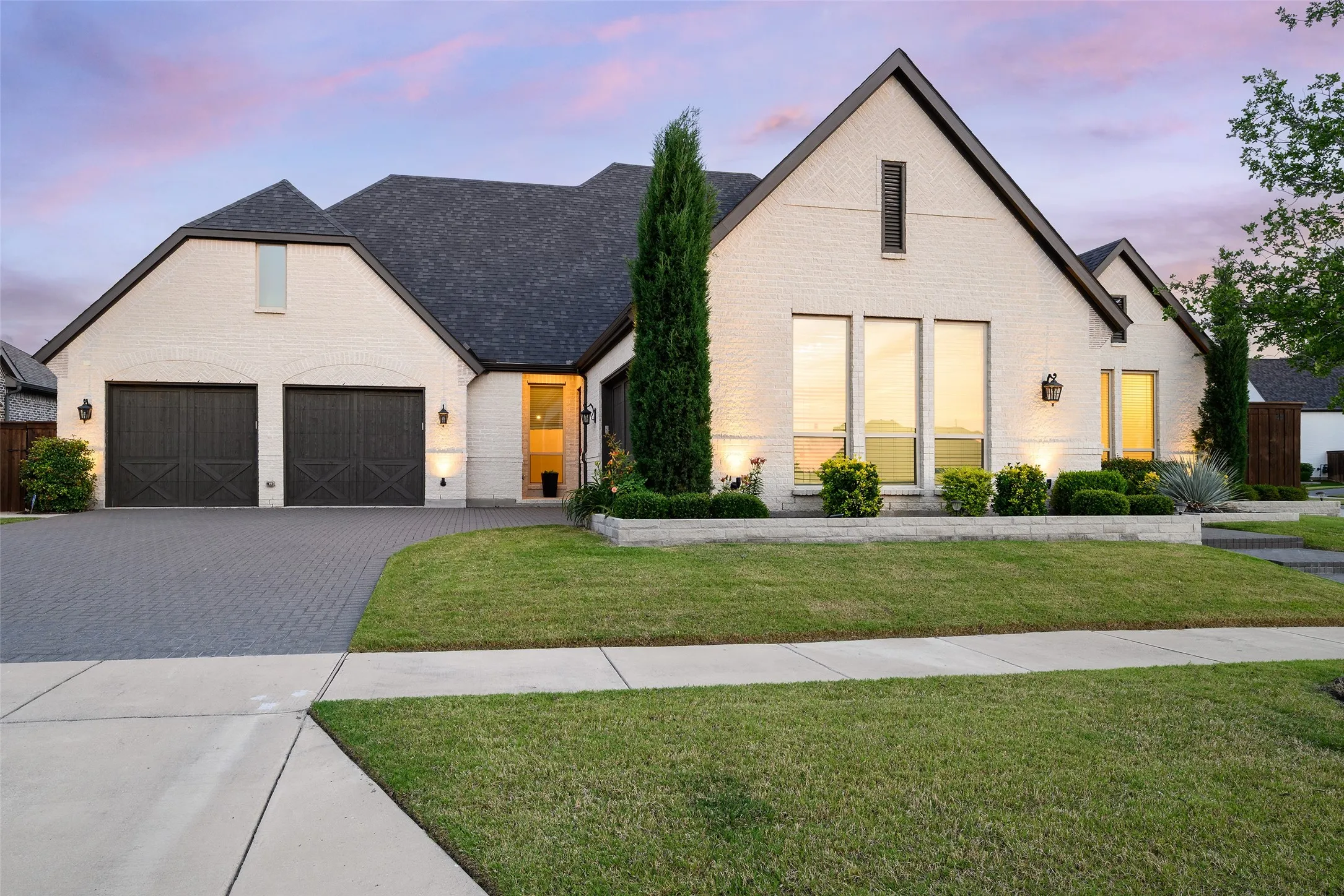 4 Bedroom, 3.5 Baths, 2 LA'S, Media Ste., 5 Car Garage!