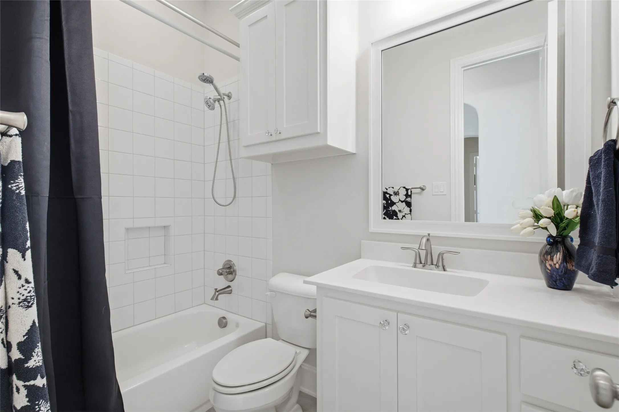 2ndary Bath With Tub/Shower Combination.