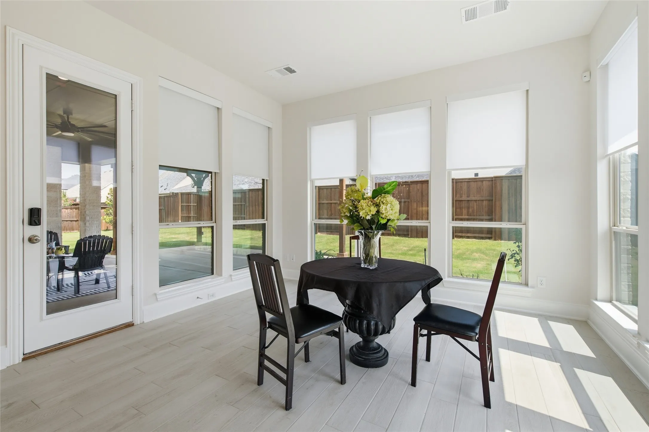 Great Area Breakfast Area is Perfect For Starting Your Day!