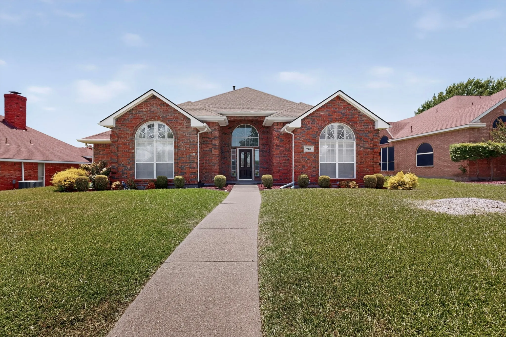 Single Family Residence For Sale in Dallas County , 712 Regalwood Drive, De Soto, Texas 75115, 4 Bedroom, 3 Bathroom, 2 Garage spaces, 2,582 Sqft, built in 1991, mls#21316418, Real Estate Agent in De Soto, Homes For Sale in Dallas county, Homes For Sale in De Soto, Realtor in De Soto Texas, Real Estate Brokerage Independent Realty Texas, Luminita Cordes Realtor
