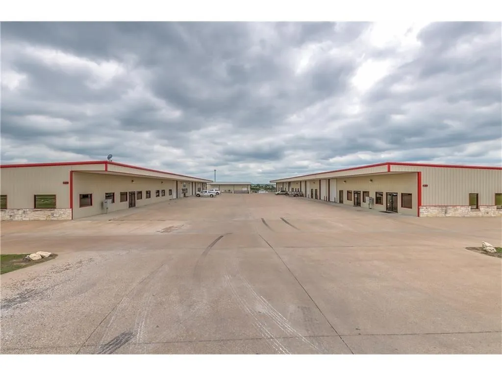 Office For Rent in Hood County , 211 M & M Ranch Road 102-104, Granbury, Texas 76049, 0, 0, Garage spaces, 0 Sqft, built in 2007, Price $3,000, mls#21317947, Real Estate Agent in Granbury, Homes For Rent in Hood county, Homes For Rent in Granbury, Realtor in Granbury Texas, Real Estate Brokerage Independent Realty Texas, Luminita Cordes Realtor