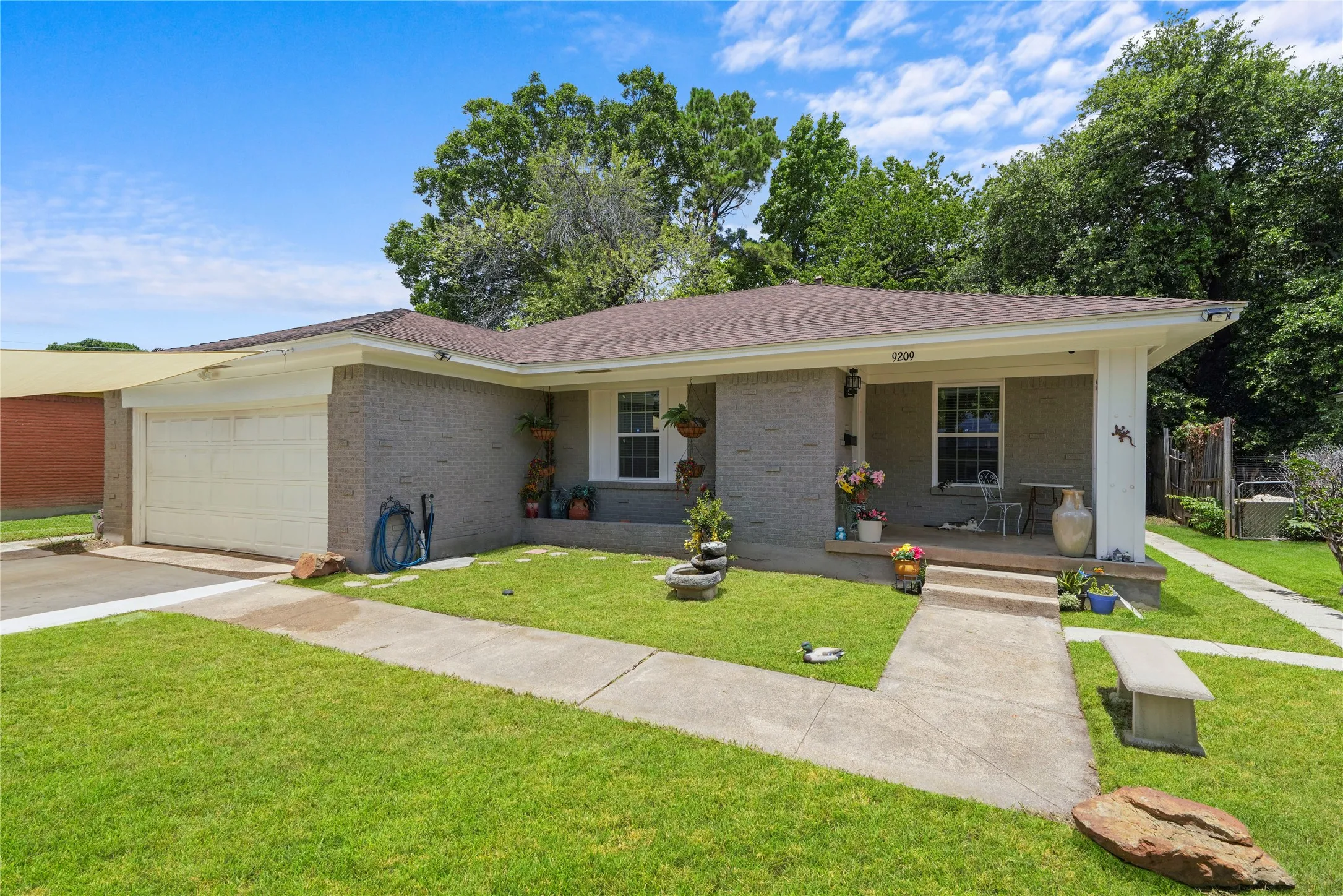 Single Family Residence For Sale in Dallas County , 9209 Palisade Drive, Dallas, Texas 75217, 4 Bedroom, 2 Bathroom, 2 Garage spaces, 1,820 Sqft, built in 1958, mls#21316658, Real Estate Agent in Dallas, Homes For Sale in Dallas county, Homes For Sale in Dallas, Realtor in Dallas Texas, Real Estate Brokerage Independent Realty Texas, Luminita Cordes Realtor