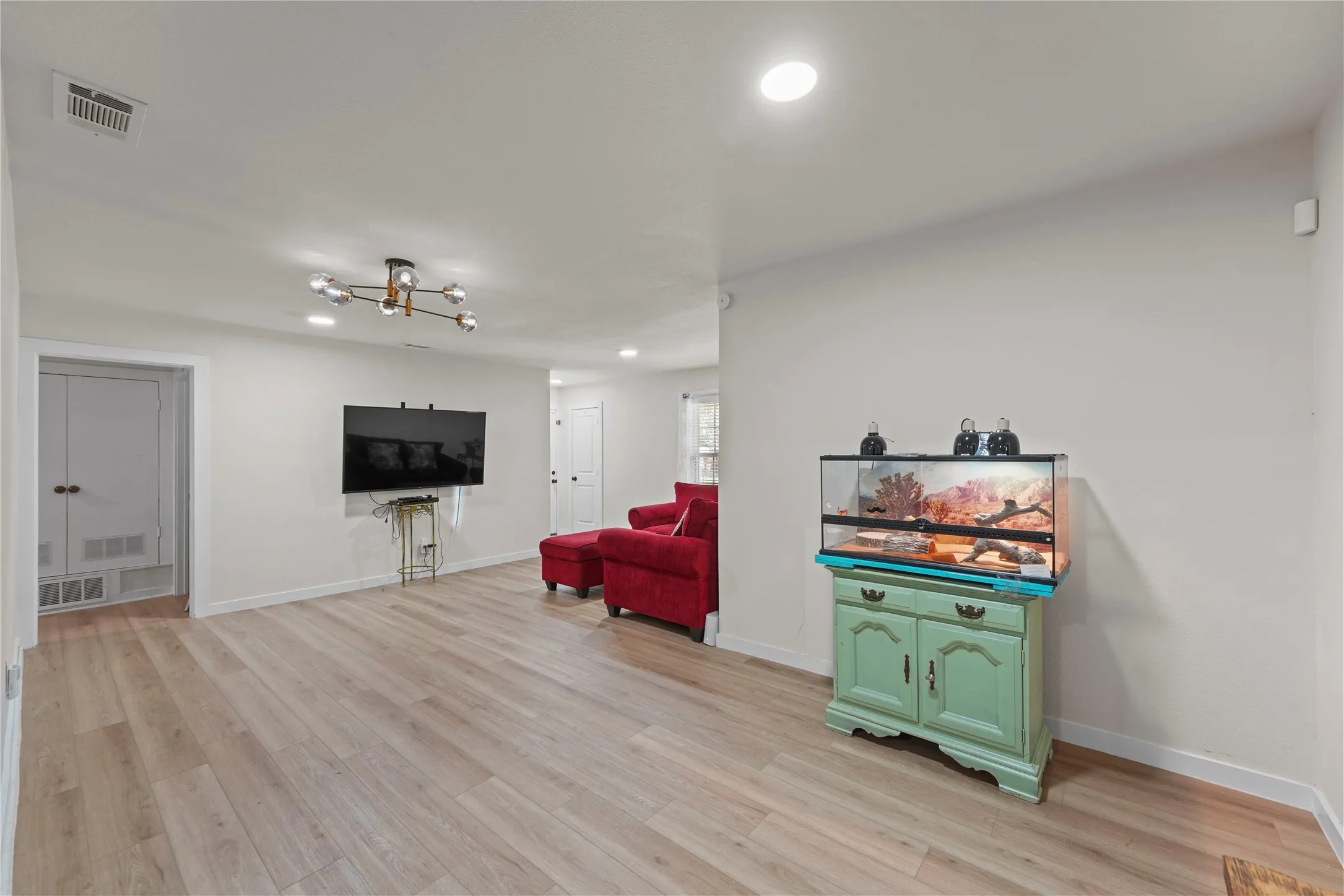 Single Family Residence For Sale in Dallas County , 9209 Palisade Drive, Dallas, Texas 75217, 4 Bedroom, 2 Bathroom, 2 Garage spaces, 1,820 Sqft, built in 1958, mls#21316658, Real Estate Agent in Dallas, Homes For Sale in Dallas county, Homes For Sale in Dallas, Realtor in Dallas Texas, Real Estate Brokerage Independent Realty Texas, Luminita Cordes Realtor