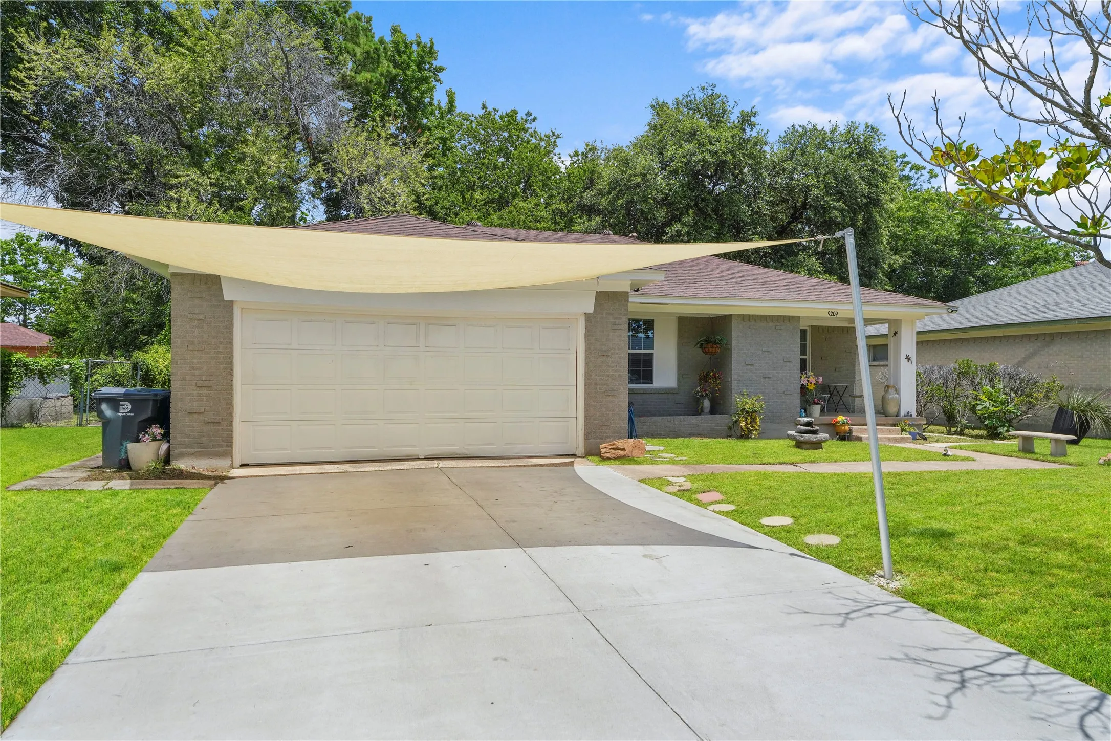 Single Family Residence For Sale in Dallas County , 9209 Palisade Drive, Dallas, Texas 75217, 4 Bedroom, 2 Bathroom, 2 Garage spaces, 1,820 Sqft, built in 1958, mls#21316658, Real Estate Agent in Dallas, Homes For Sale in Dallas county, Homes For Sale in Dallas, Realtor in Dallas Texas, Real Estate Brokerage Independent Realty Texas, Luminita Cordes Realtor