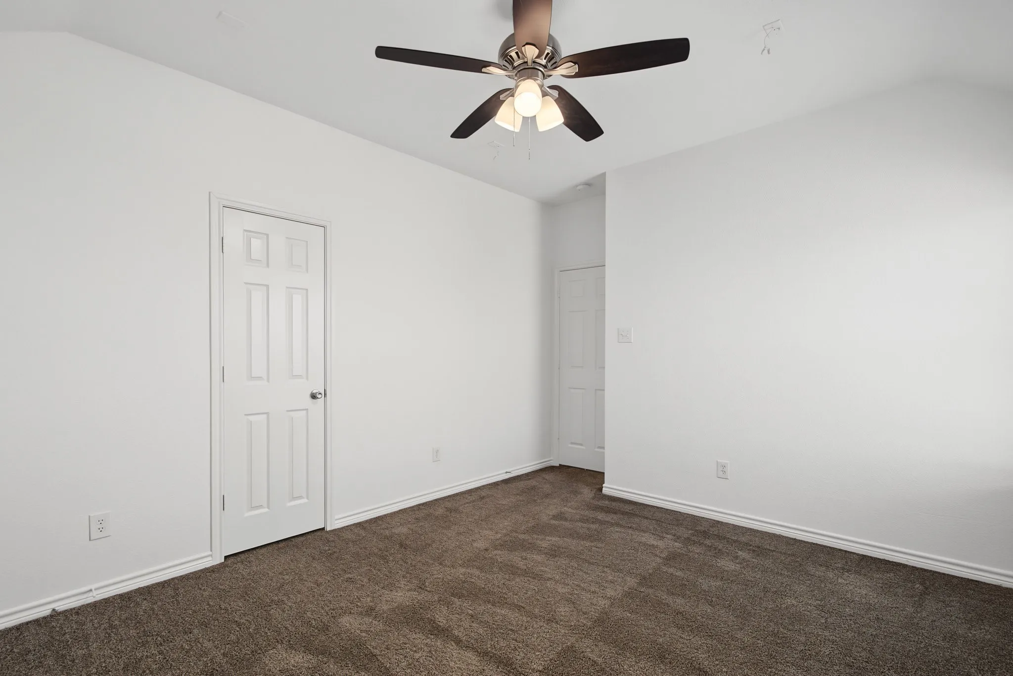 Single Family Residence For Sale in Tarrant County , 1501 Kingfisher Drive, Fort Worth, Texas 76131, 5 Bedroom, 4 Bathroom, 2 Garage spaces, 2,740 Sqft, built in 2005, mls#21317974, Real Estate Agent in Fort Worth, Homes For Sale in Tarrant county, Homes For Sale in Fort Worth, Realtor in Fort Worth Texas, Real Estate Brokerage Independent Realty Texas, Luminita Cordes Realtor