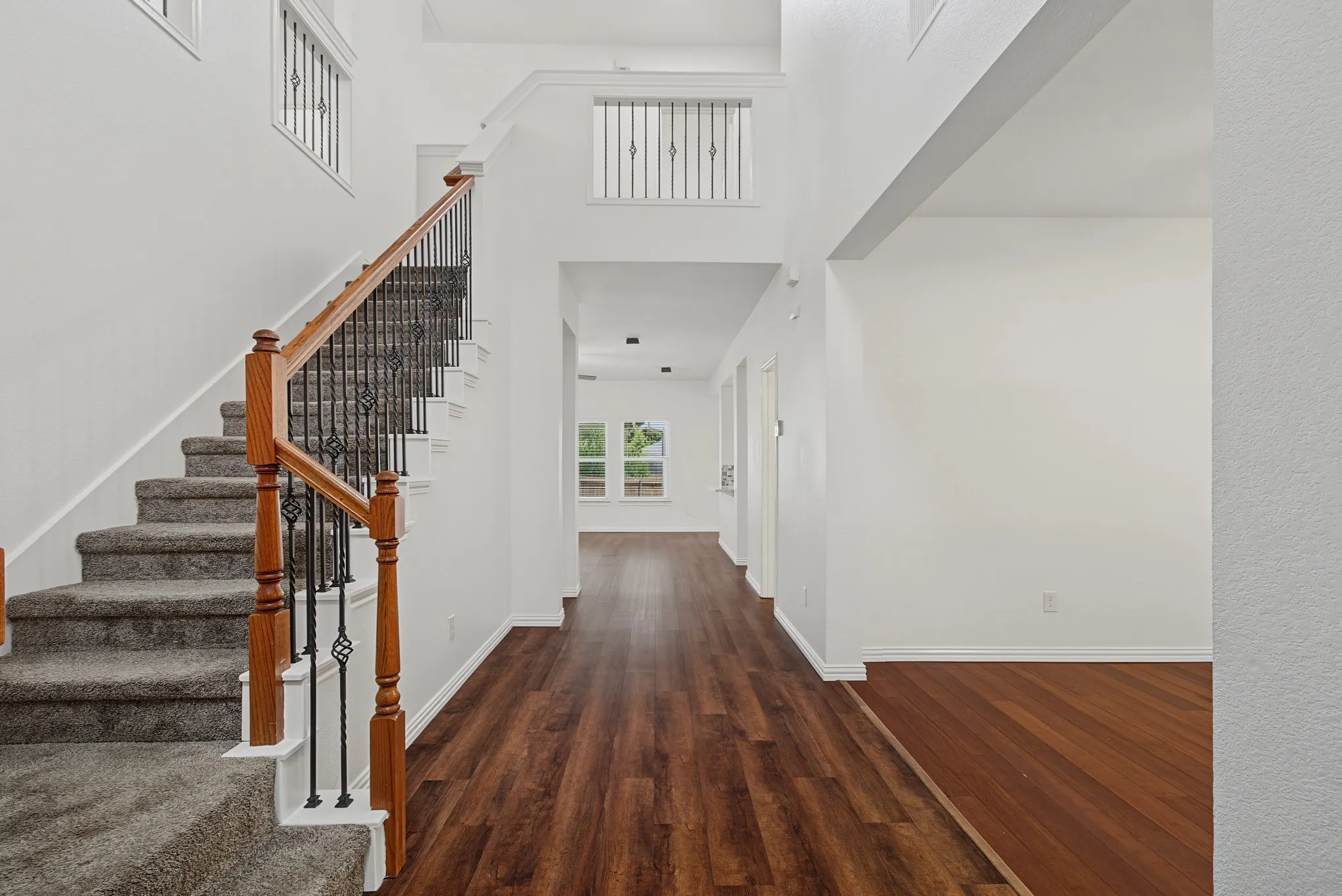 Single Family Residence For Sale in Tarrant County , 1501 Kingfisher Drive, Fort Worth, Texas 76131, 5 Bedroom, 4 Bathroom, 2 Garage spaces, 2,740 Sqft, built in 2005, mls#21317974, Real Estate Agent in Fort Worth, Homes For Sale in Tarrant county, Homes For Sale in Fort Worth, Realtor in Fort Worth Texas, Real Estate Brokerage Independent Realty Texas, Luminita Cordes Realtor