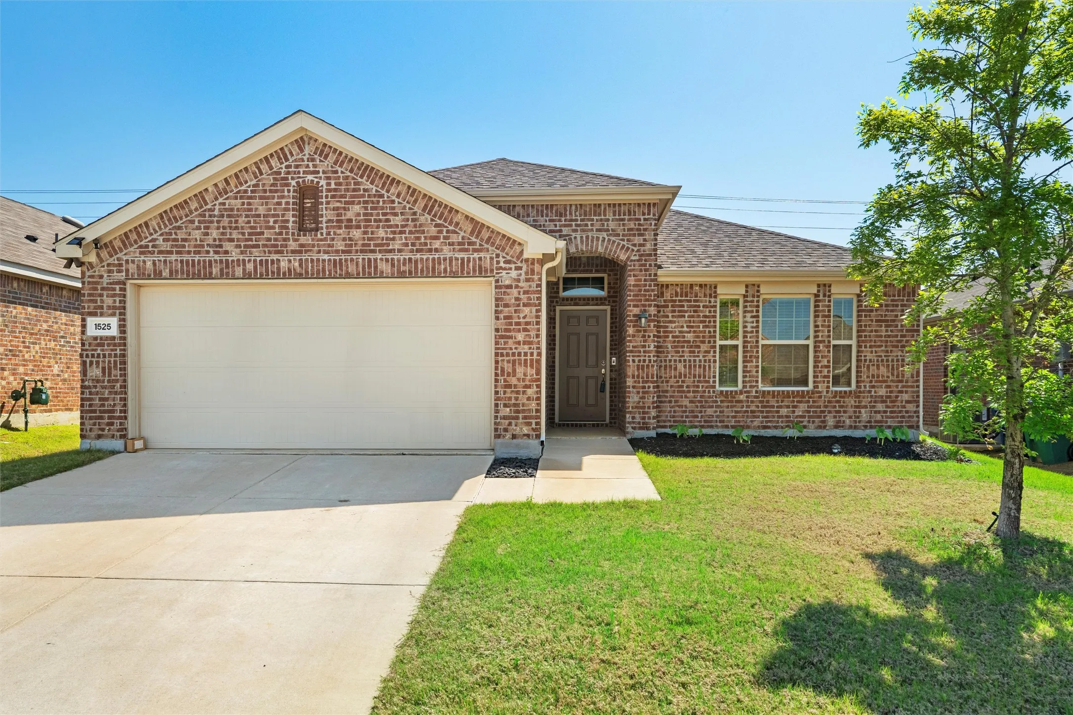 Single Family Residence For Rent in Denton County , 1525 Alamandine Avenue, Cross Roads, Texas 76227, 3 Bedroom, 2 Bathroom, 2 Garage spaces, 1,706 Sqft, built in 2018, mls#21315329, Real Estate Agent in Cross Roads, Homes For Rent in Denton county, Homes For Rent in Cross Roads, Realtor in Cross Roads Texas, Real Estate Brokerage Independent Realty Texas, Luminita Cordes Realtor