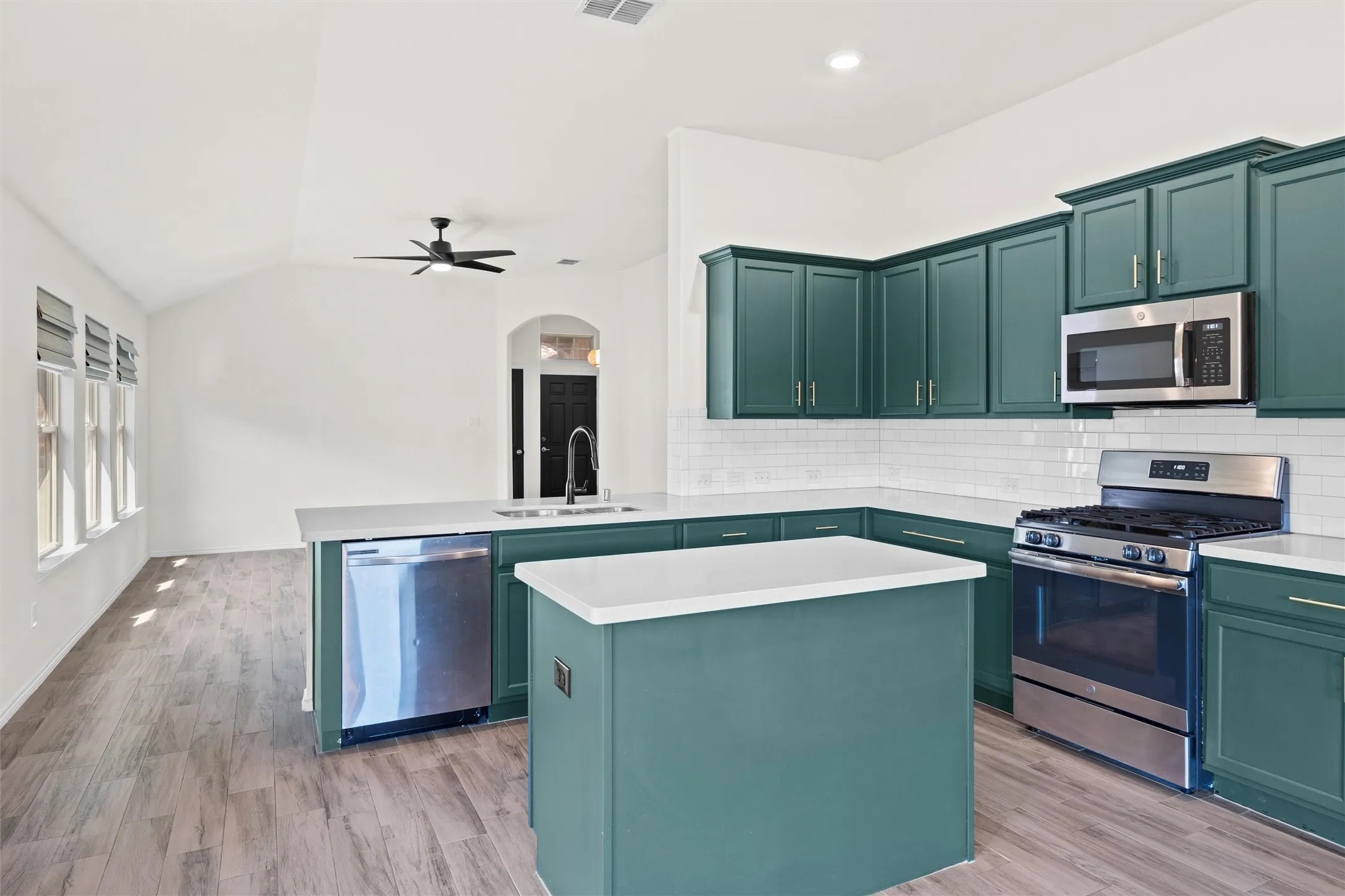 Chef's perspective! The breakfast bar island opens directly up to the main living area, so you’ll never feel closed off while prepping meals or hosting friends. Complete with a built-in stainless steel dishwasher and deep undermount sink, this kitchen perfectly balances high function and high style.
Tags: #KitchenIsland #HostDuties #ChefLife #ModernLiving #DFWHousing