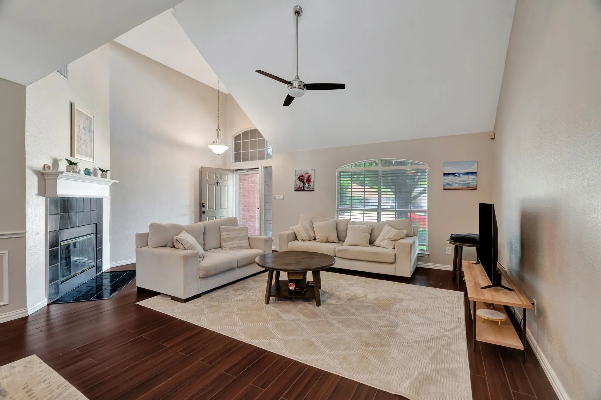 Single Family Residence For Rent in Tarrant County , 2977 Timber Creek Trail, Fort Worth, Texas 76118, 3 Bedroom, 3 Bathroom, 2 Garage spaces, 2,088 Sqft, built in 1994, mls#21317993, Real Estate Agent in Fort Worth, Homes For Rent in Tarrant county, Homes For Rent in Fort Worth, Realtor in Fort Worth Texas, Real Estate Brokerage Independent Realty Texas, Luminita Cordes Realtor
