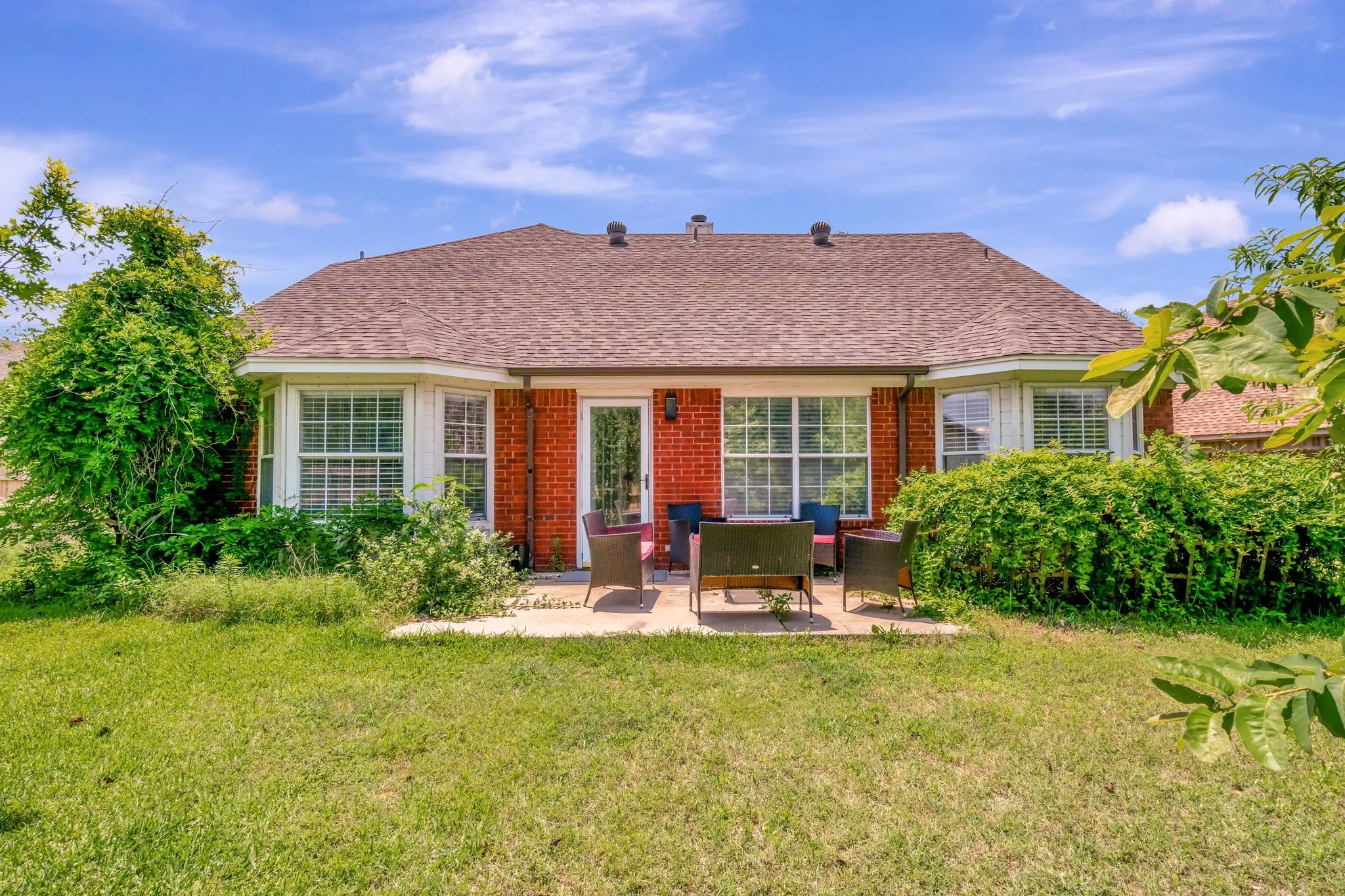 Single Family Residence For Rent in Tarrant County , 2977 Timber Creek Trail, Fort Worth, Texas 76118, 3 Bedroom, 3 Bathroom, 2 Garage spaces, 2,088 Sqft, built in 1994, mls#21317993, Real Estate Agent in Fort Worth, Homes For Rent in Tarrant county, Homes For Rent in Fort Worth, Realtor in Fort Worth Texas, Real Estate Brokerage Independent Realty Texas, Luminita Cordes Realtor