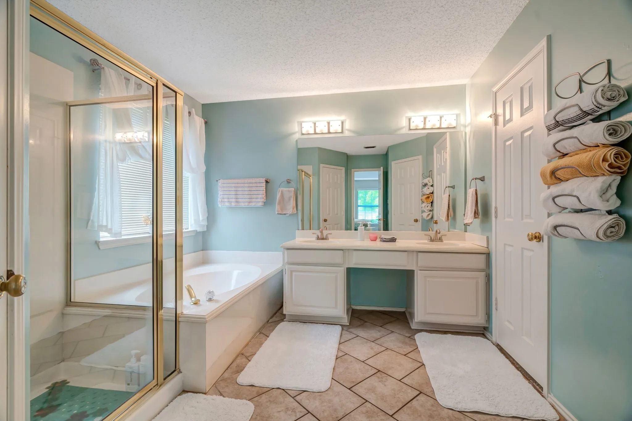 Single Family Residence For Rent in Tarrant County , 2977 Timber Creek Trail, Fort Worth, Texas 76118, 3 Bedroom, 3 Bathroom, 2 Garage spaces, 2,088 Sqft, built in 1994, mls#21317993, Real Estate Agent in Fort Worth, Homes For Rent in Tarrant county, Homes For Rent in Fort Worth, Realtor in Fort Worth Texas, Real Estate Brokerage Independent Realty Texas, Luminita Cordes Realtor