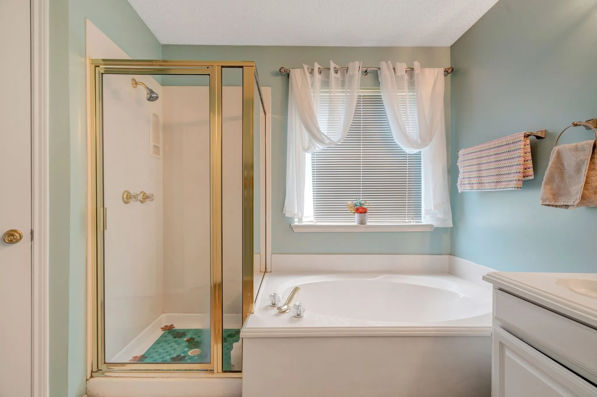 Single Family Residence For Rent in Tarrant County , 2977 Timber Creek Trail, Fort Worth, Texas 76118, 3 Bedroom, 3 Bathroom, 2 Garage spaces, 2,088 Sqft, built in 1994, mls#21317993, Real Estate Agent in Fort Worth, Homes For Rent in Tarrant county, Homes For Rent in Fort Worth, Realtor in Fort Worth Texas, Real Estate Brokerage Independent Realty Texas, Luminita Cordes Realtor