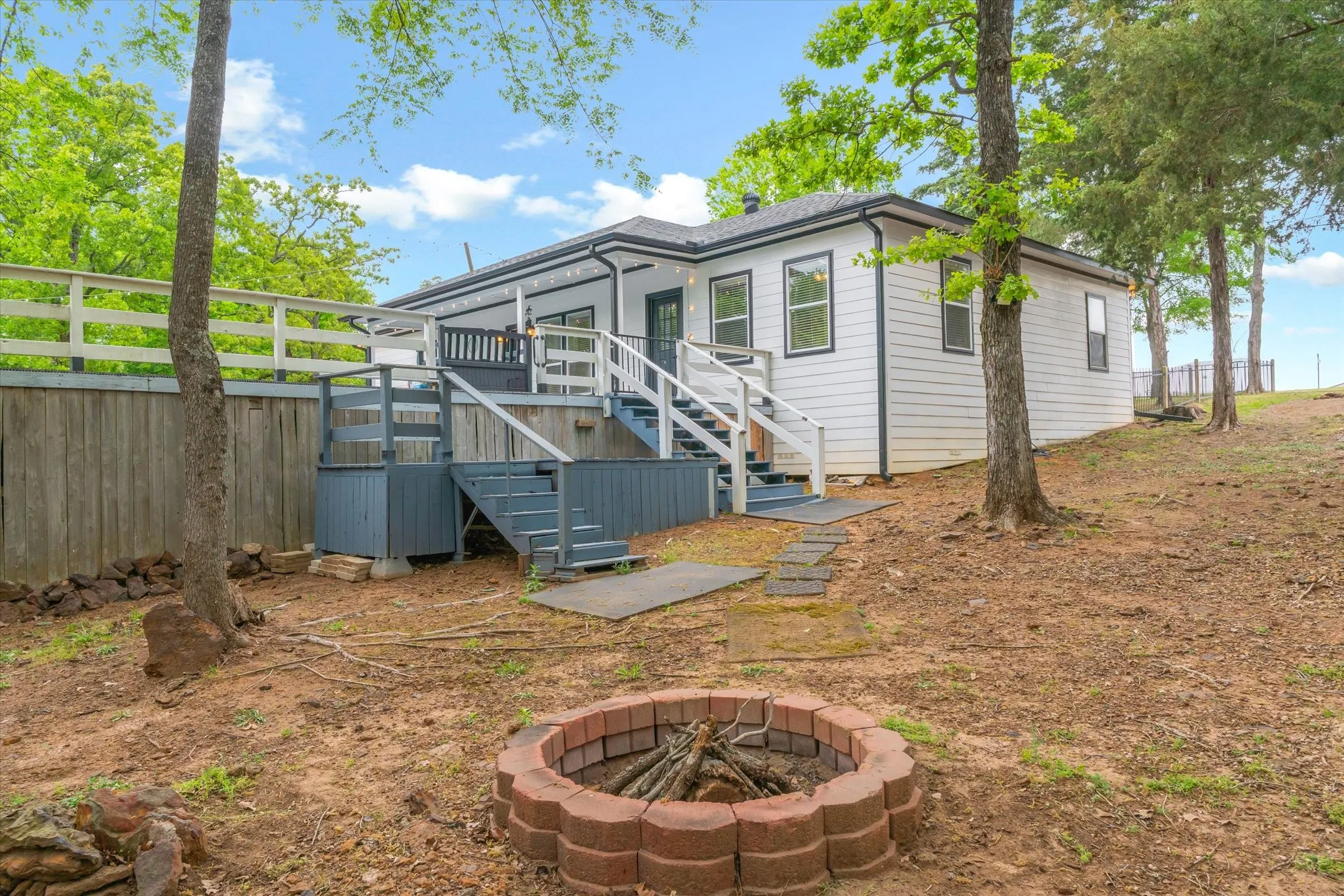 Single Family Residence For Sale in Smith County , 14227 County Road 438, Lindale, Texas 75771, 4 Bedroom, 2 Bathroom, Garage spaces, 2,100 Sqft, built in 2010, mls#21317779, Real Estate Agent in Lindale, Homes For Sale in Smith county, Homes For Sale in Lindale, Realtor in Lindale Texas, Real Estate Brokerage Independent Realty Texas, Luminita Cordes Realtor