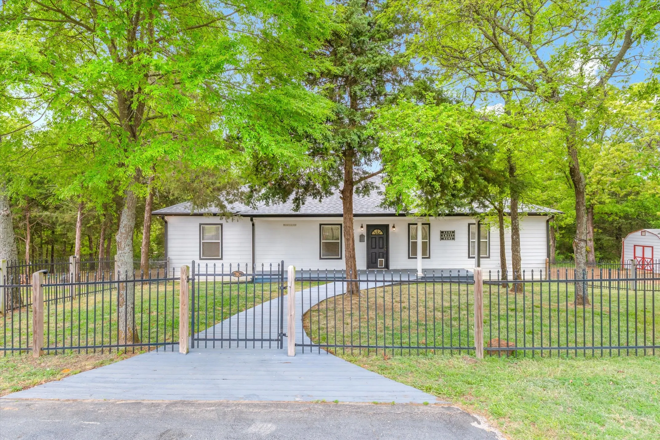 Single Family Residence For Sale in Smith County , 14227 County Road 438, Lindale, Texas 75771, 4 Bedroom, 2 Bathroom, Garage spaces, 2,100 Sqft, built in 2010, mls#21317779, Real Estate Agent in Lindale, Homes For Sale in Smith county, Homes For Sale in Lindale, Realtor in Lindale Texas, Real Estate Brokerage Independent Realty Texas, Luminita Cordes Realtor