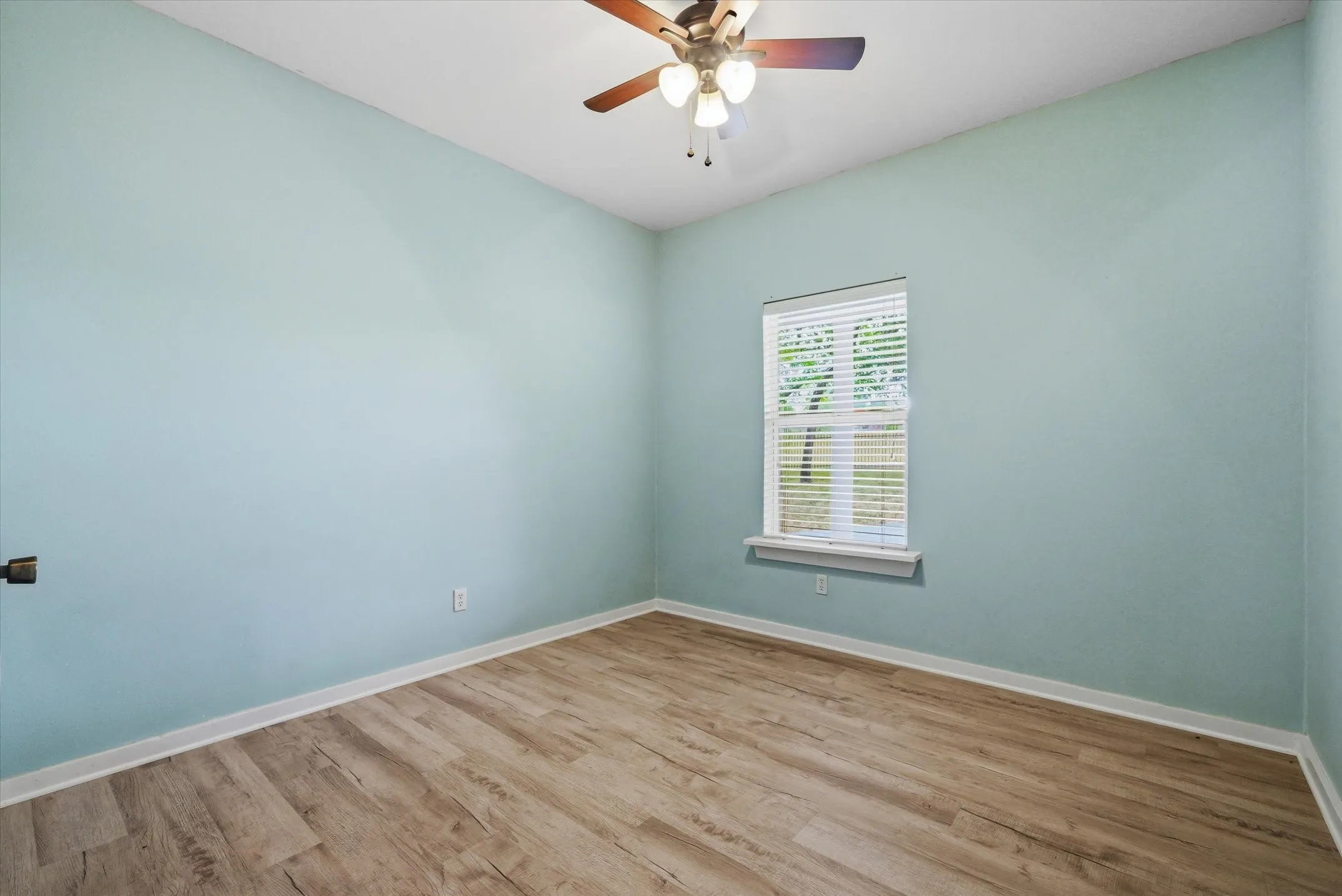 Single Family Residence For Sale in Smith County , 14227 County Road 438, Lindale, Texas 75771, 4 Bedroom, 2 Bathroom, Garage spaces, 2,100 Sqft, built in 2010, mls#21317779, Real Estate Agent in Lindale, Homes For Sale in Smith county, Homes For Sale in Lindale, Realtor in Lindale Texas, Real Estate Brokerage Independent Realty Texas, Luminita Cordes Realtor