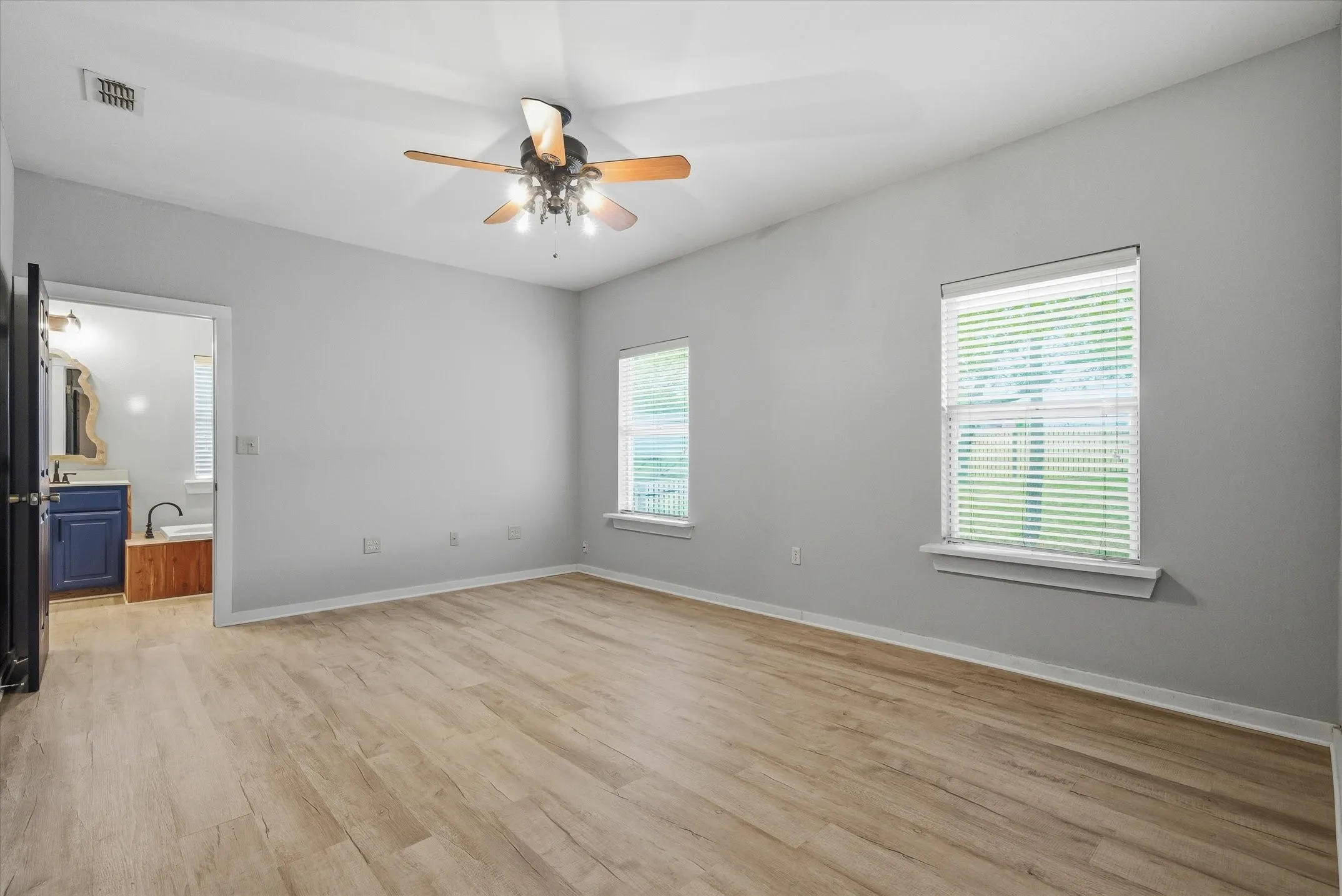Single Family Residence For Sale in Smith County , 14227 County Road 438, Lindale, Texas 75771, 4 Bedroom, 2 Bathroom, Garage spaces, 2,100 Sqft, built in 2010, mls#21317779, Real Estate Agent in Lindale, Homes For Sale in Smith county, Homes For Sale in Lindale, Realtor in Lindale Texas, Real Estate Brokerage Independent Realty Texas, Luminita Cordes Realtor