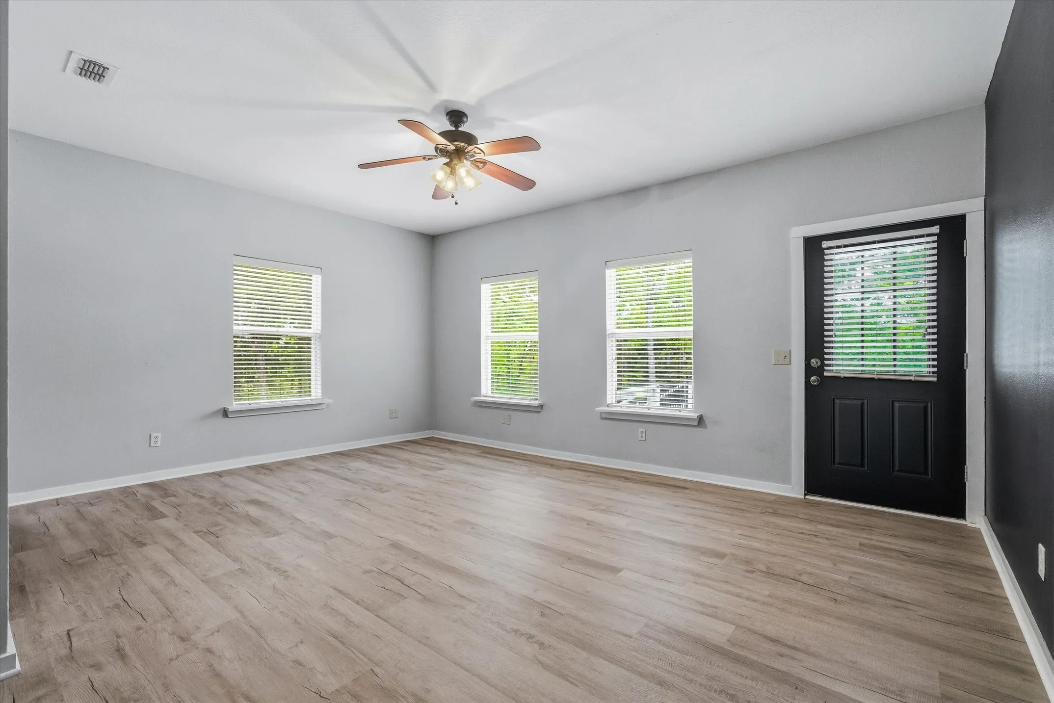 Single Family Residence For Sale in Smith County , 14227 County Road 438, Lindale, Texas 75771, 4 Bedroom, 2 Bathroom, Garage spaces, 2,100 Sqft, built in 2010, mls#21317779, Real Estate Agent in Lindale, Homes For Sale in Smith county, Homes For Sale in Lindale, Realtor in Lindale Texas, Real Estate Brokerage Independent Realty Texas, Luminita Cordes Realtor