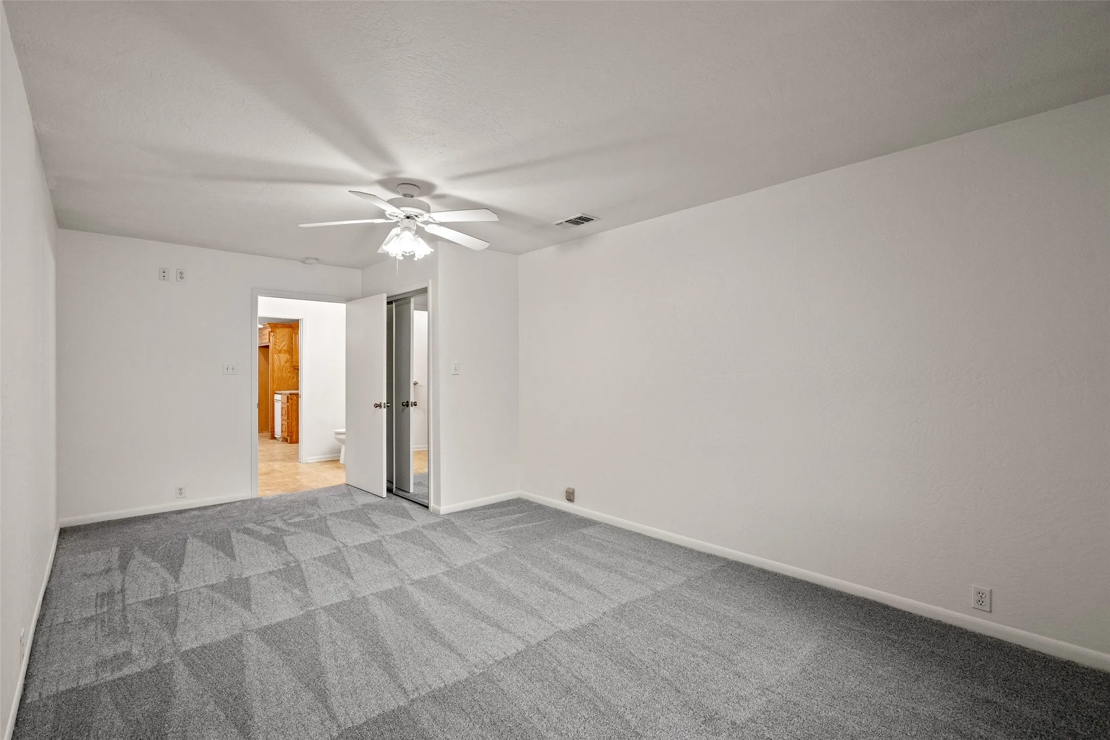 Single Family Residence For Sale in Grayson County , 219 W Wilson Avenue, Sherman, Texas 75090, 3 Bedroom, 2 Bathroom, 2 Garage spaces, 1,723 Sqft, built in 1955, mls#21314941, Real Estate Agent in Sherman, Homes For Sale in Grayson county, Homes For Sale in Sherman, Realtor in Sherman Texas, Real Estate Brokerage Independent Realty Texas, Luminita Cordes Realtor
