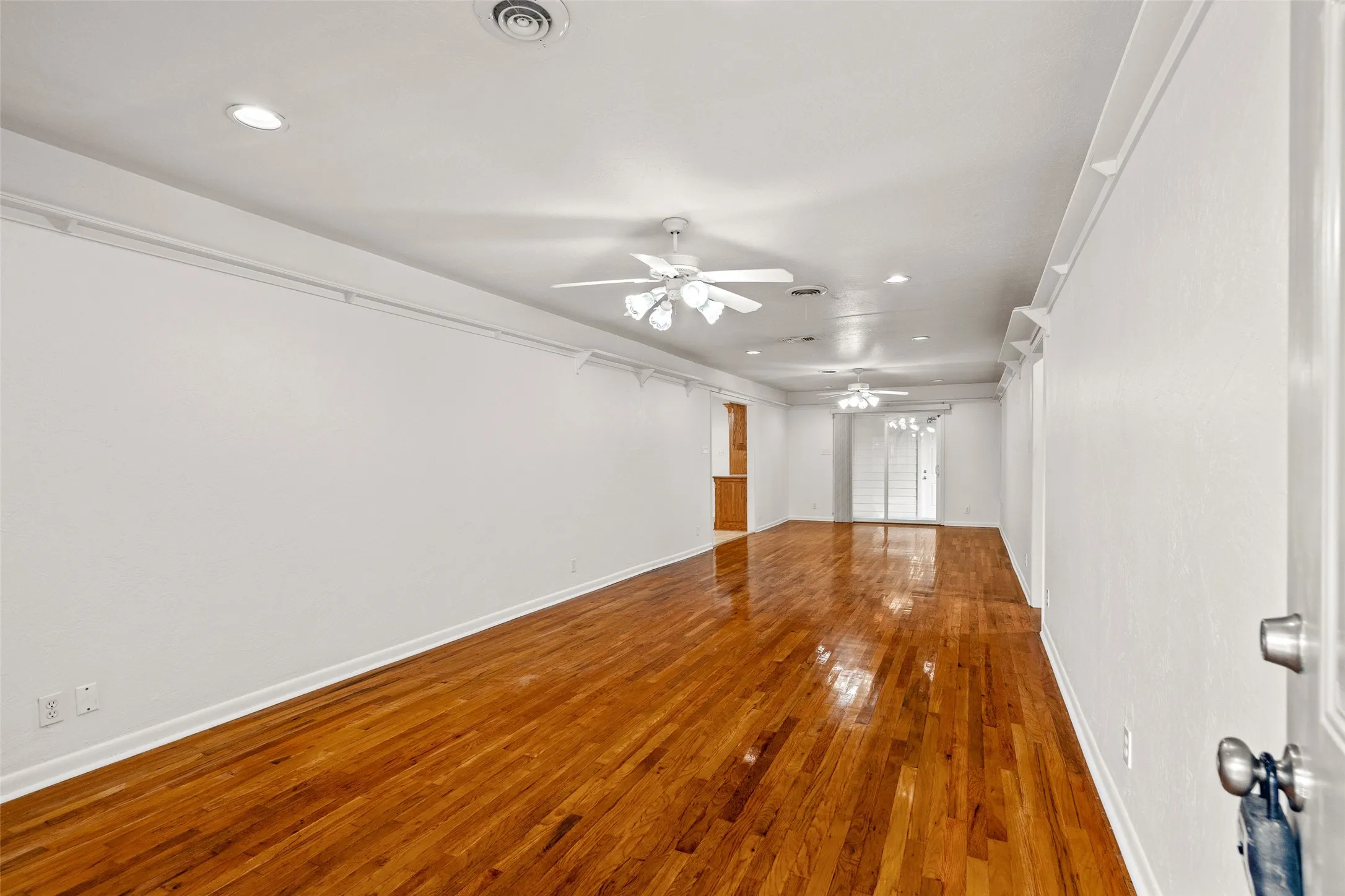 Combined living and dining​​‌​​​​‌​​‌‌​‌‌​​​‌‌​‌​‌​‌​​​‌​​ areas