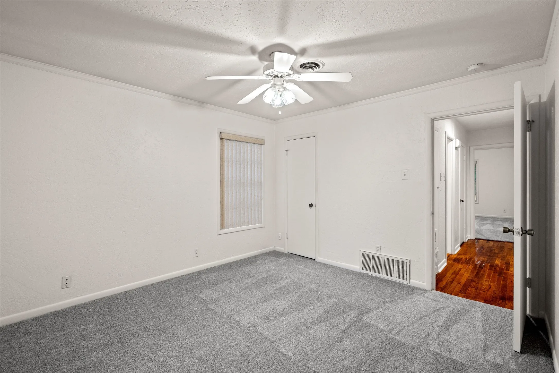 Single Family Residence For Sale in Grayson County , 219 W Wilson Avenue, Sherman, Texas 75090, 3 Bedroom, 2 Bathroom, 2 Garage spaces, 1,723 Sqft, built in 1955, mls#21314941, Real Estate Agent in Sherman, Homes For Sale in Grayson county, Homes For Sale in Sherman, Realtor in Sherman Texas, Real Estate Brokerage Independent Realty Texas, Luminita Cordes Realtor