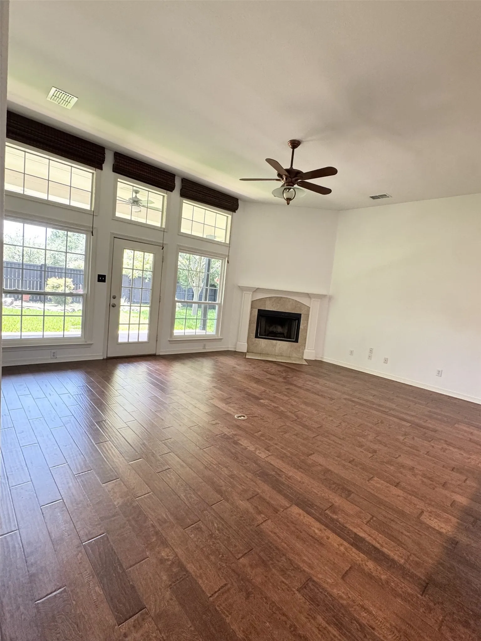 Single Family Residence For Rent in Rockwall County , 111 Reba Road, Heath, Texas 75032, 4 Bedrooms, 3 Bathrooms, 3 Garage spaces, 2,580 Sqft, built in 2004, Price $2,800, mls#21317997, Real Estate Agent in Heath, Homes For Rent in Rockwall county, Homes For Rent in Heath, Realtor in Heath Texas, Real Estate Brokerage Independent Realty Texas, Luminita Cordes Realtor