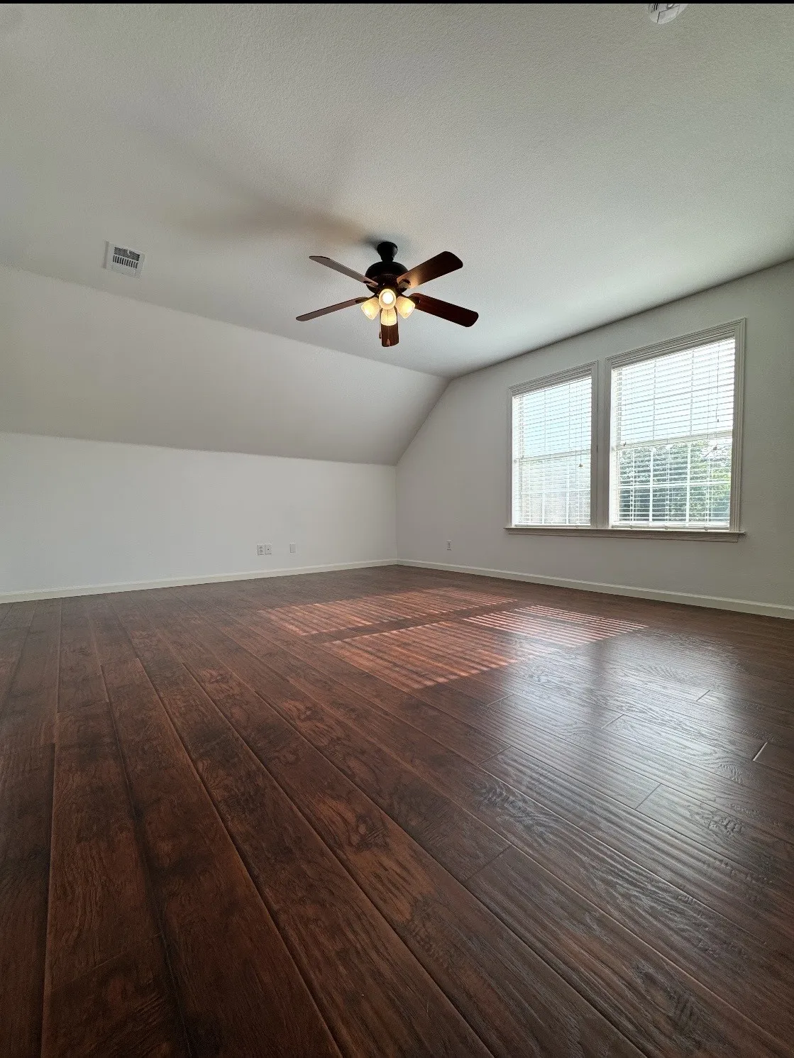 Large
Gameroom - Flex area