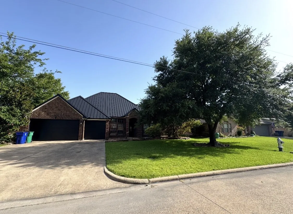 Single Family Residence For Rent in Rockwall County , 111 Reba Road, Heath, Texas 75032, 4 Bedrooms, 3 Bathrooms, 3 Garage spaces, 2,580 Sqft, built in 2004, Price $2,800, mls#21317997, Real Estate Agent in Heath, Homes For Rent in Rockwall county, Homes For Rent in Heath, Realtor in Heath Texas, Real Estate Brokerage Independent Realty Texas, Luminita Cordes Realtor