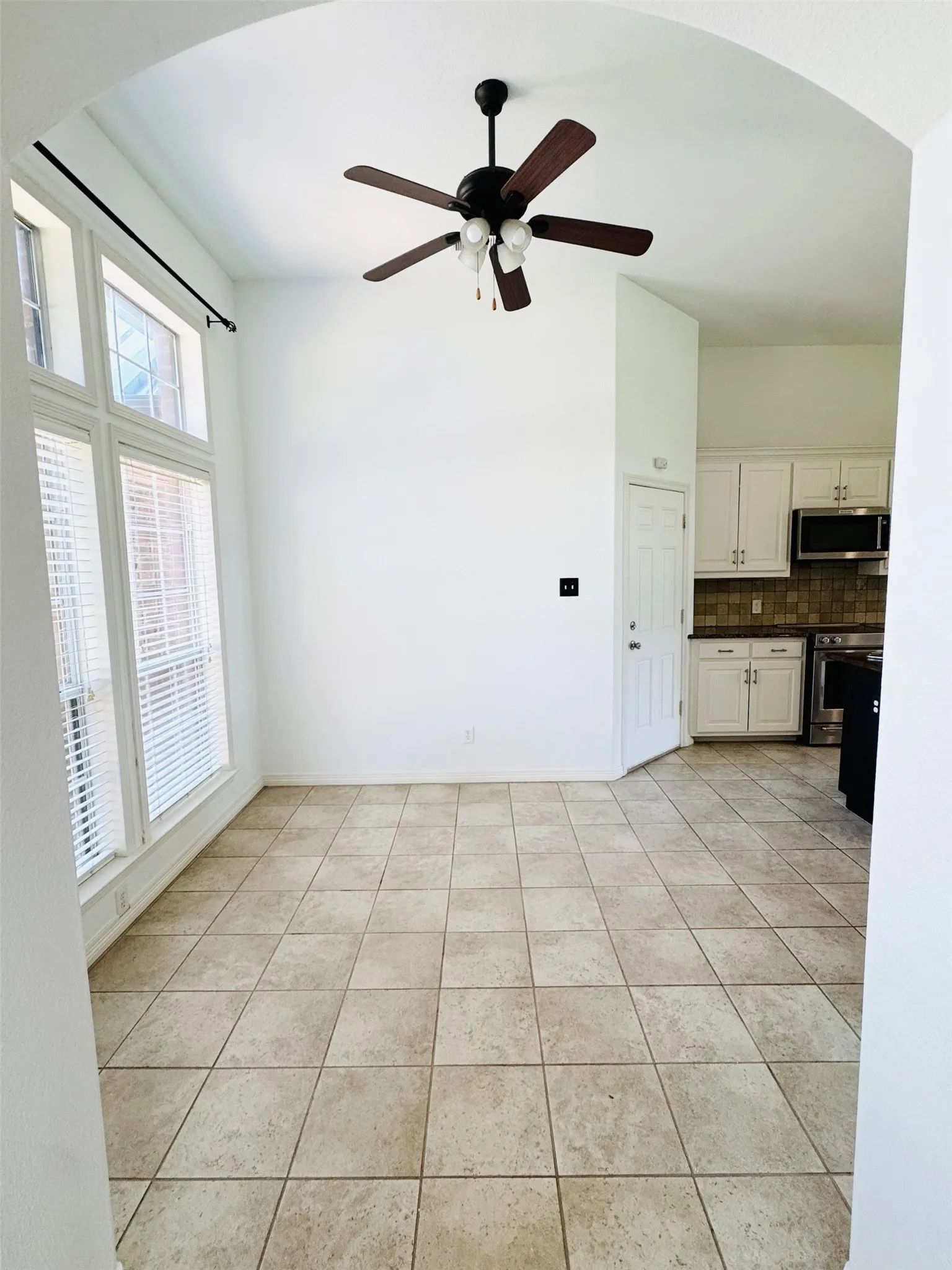 Single Family Residence For Rent in Rockwall County , 111 Reba Road, Heath, Texas 75032, 4 Bedrooms, 3 Bathrooms, 3 Garage spaces, 2,580 Sqft, built in 2004, Price $2,800, mls#21317997, Real Estate Agent in Heath, Homes For Rent in Rockwall county, Homes For Rent in Heath, Realtor in Heath Texas, Real Estate Brokerage Independent Realty Texas, Luminita Cordes Realtor