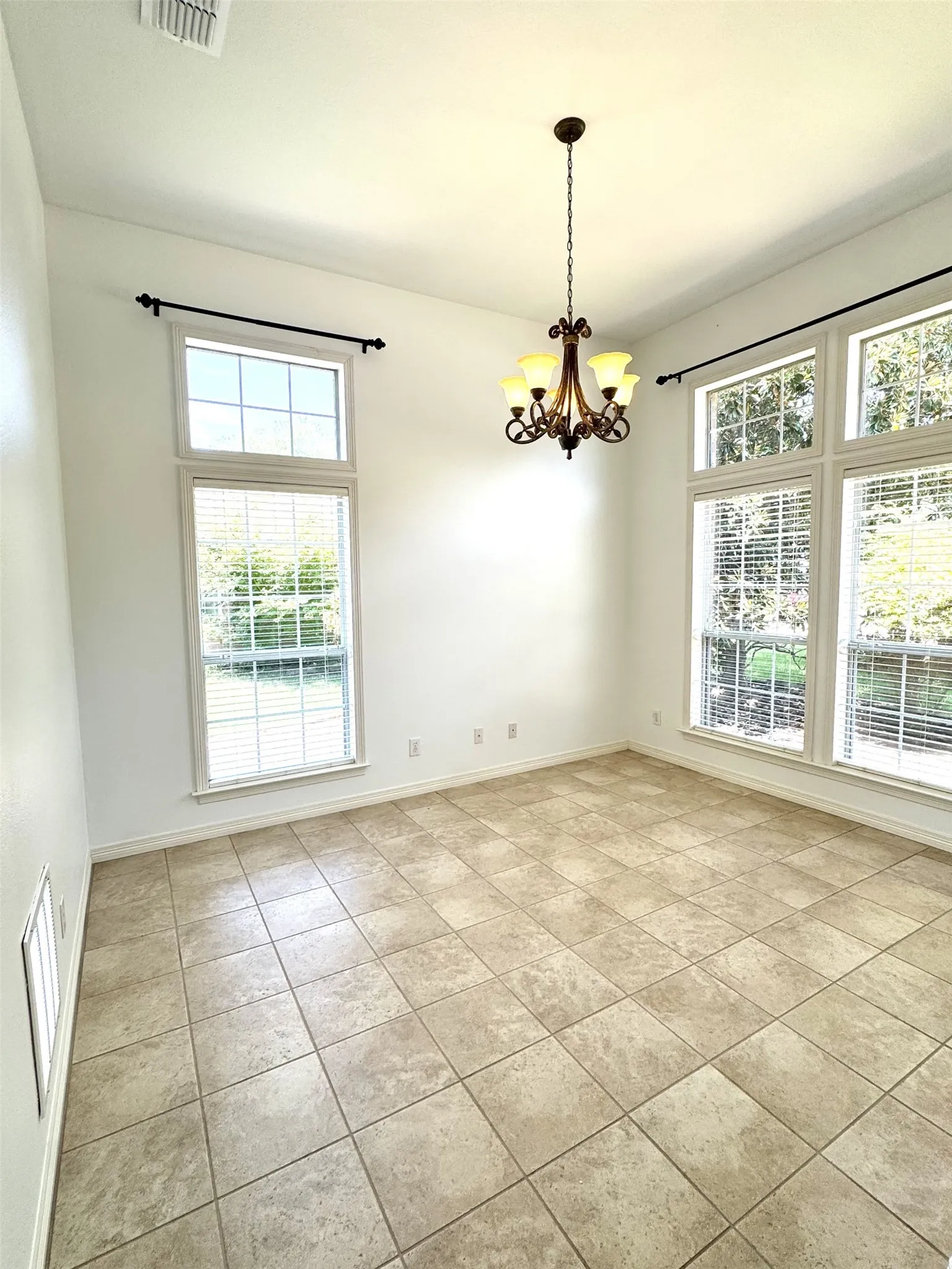 Single Family Residence For Rent in Rockwall County , 111 Reba Road, Heath, Texas 75032, 4 Bedrooms, 3 Bathrooms, 3 Garage spaces, 2,580 Sqft, built in 2004, Price $2,800, mls#21317997, Real Estate Agent in Heath, Homes For Rent in Rockwall county, Homes For Rent in Heath, Realtor in Heath Texas, Real Estate Brokerage Independent Realty Texas, Luminita Cordes Realtor