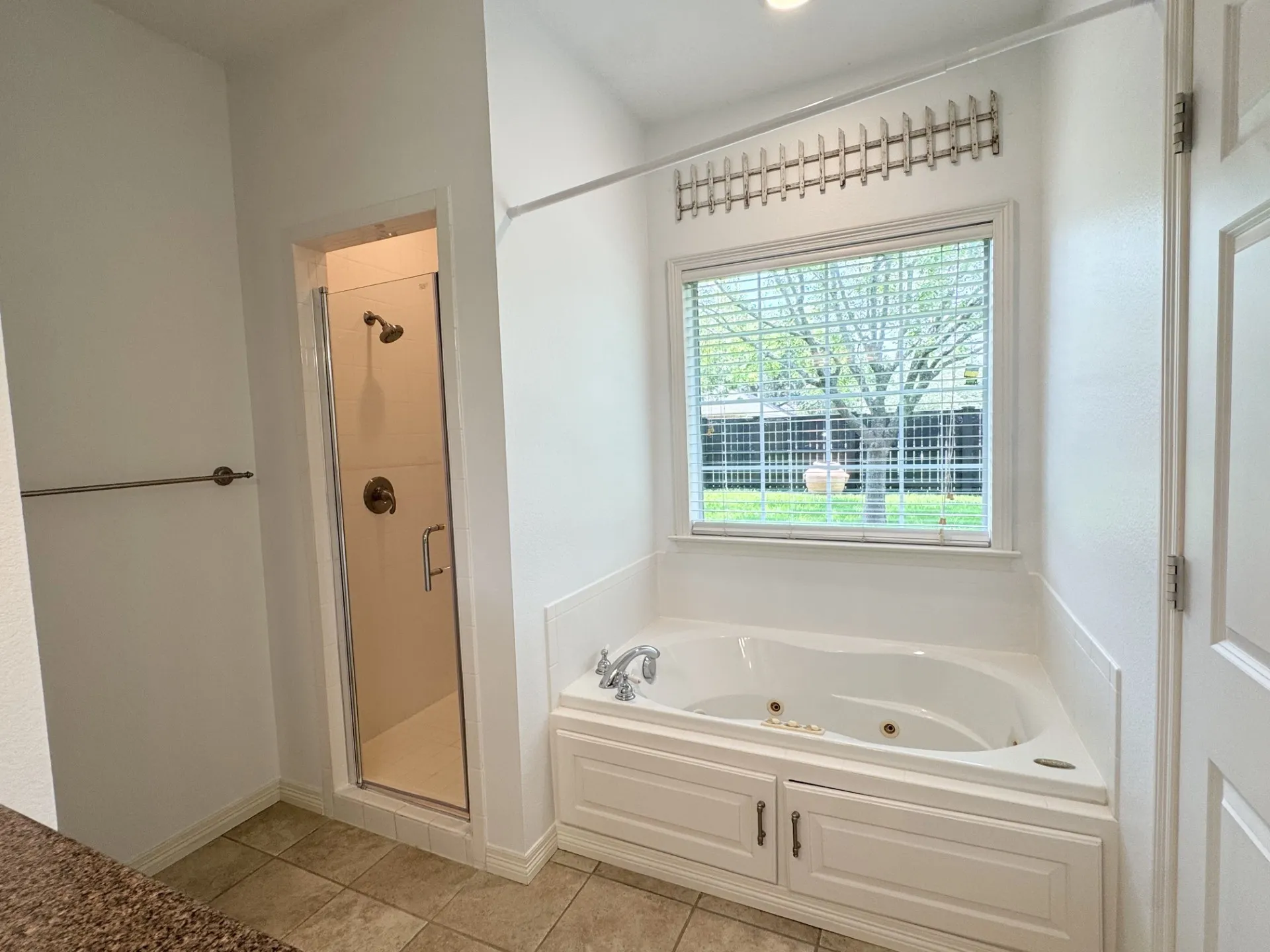 Single Family Residence For Rent in Rockwall County , 111 Reba Road, Heath, Texas 75032, 4 Bedrooms, 3 Bathrooms, 3 Garage spaces, 2,580 Sqft, built in 2004, Price $2,800, mls#21317997, Real Estate Agent in Heath, Homes For Rent in Rockwall county, Homes For Rent in Heath, Realtor in Heath Texas, Real Estate Brokerage Independent Realty Texas, Luminita Cordes Realtor