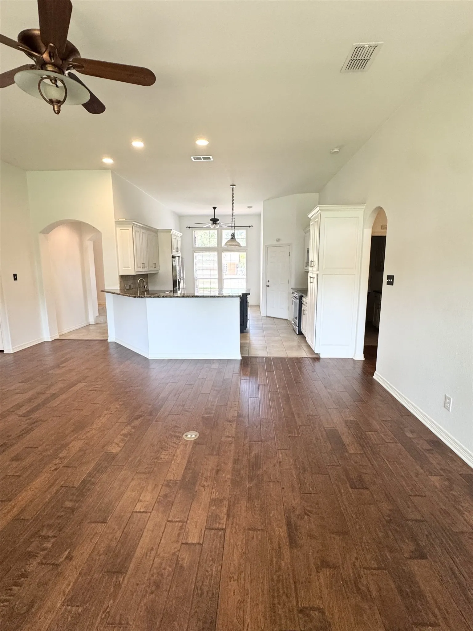 Single Family Residence For Rent in Rockwall County , 111 Reba Road, Heath, Texas 75032, 4 Bedrooms, 3 Bathrooms, 3 Garage spaces, 2,580 Sqft, built in 2004, Price $2,800, mls#21317997, Real Estate Agent in Heath, Homes For Rent in Rockwall county, Homes For Rent in Heath, Realtor in Heath Texas, Real Estate Brokerage Independent Realty Texas, Luminita Cordes Realtor