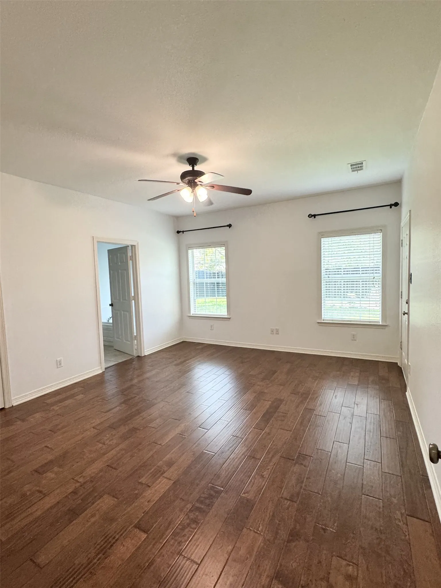 Single Family Residence For Rent in Rockwall County , 111 Reba Road, Heath, Texas 75032, 4 Bedrooms, 3 Bathrooms, 3 Garage spaces, 2,580 Sqft, built in 2004, Price $2,800, mls#21317997, Real Estate Agent in Heath, Homes For Rent in Rockwall county, Homes For Rent in Heath, Realtor in Heath Texas, Real Estate Brokerage Independent Realty Texas, Luminita Cordes Realtor