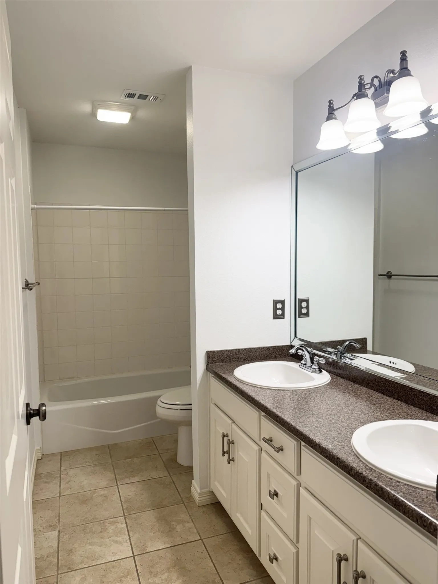 Single Family Residence For Rent in Rockwall County , 111 Reba Road, Heath, Texas 75032, 4 Bedrooms, 3 Bathrooms, 3 Garage spaces, 2,580 Sqft, built in 2004, Price $2,800, mls#21317997, Real Estate Agent in Heath, Homes For Rent in Rockwall county, Homes For Rent in Heath, Realtor in Heath Texas, Real Estate Brokerage Independent Realty Texas, Luminita Cordes Realtor