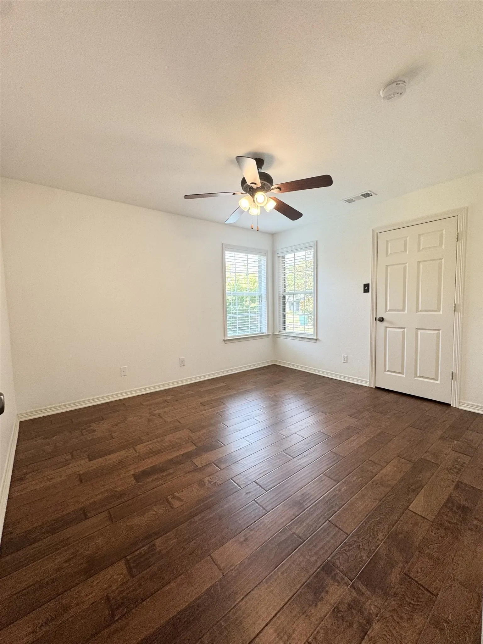 Single Family Residence For Rent in Rockwall County , 111 Reba Road, Heath, Texas 75032, 4 Bedrooms, 3 Bathrooms, 3 Garage spaces, 2,580 Sqft, built in 2004, Price $2,800, mls#21317997, Real Estate Agent in Heath, Homes For Rent in Rockwall county, Homes For Rent in Heath, Realtor in Heath Texas, Real Estate Brokerage Independent Realty Texas, Luminita Cordes Realtor