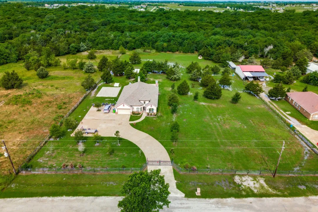 Single Family Residence For Sale in Hunt County , 1953 S Sky Meadows Drive, Caddo Mills, Texas 75135, 5 Bedroom, 5 Bathroom, 2 Garage spaces, 2,964 Sqft, built in 2015, Price $725,000, mls#21316841, Real Estate Agent in Caddo Mills, Homes For Sale in Hunt county, Homes For Sale in Caddo Mills, Realtor in Caddo Mills Texas, Real Estate Brokerage Independent Realty Texas, Luminita Cordes Realtor