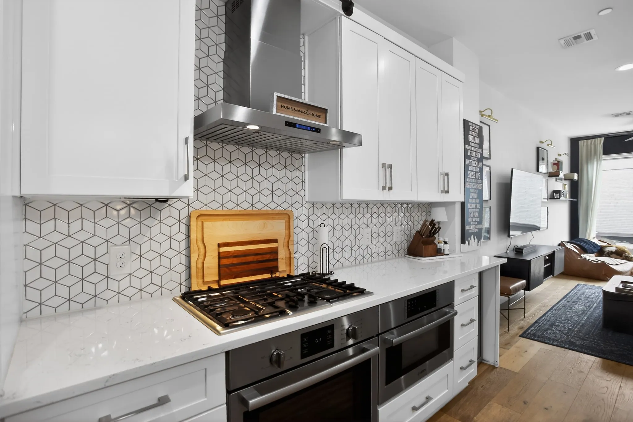 Condominium For Sale in Dallas County , 2222 Moser Avenue 113, Dallas, Texas 75206, 1 Bedroom, 2 Bathroom, 1 Garage spaces, 1,197 Sqft, built in 2018, mls#21317588, Real Estate Agent in Dallas, Homes For Sale in Dallas county, Homes For Sale in Dallas, Realtor in Dallas Texas, Real Estate Brokerage Independent Realty Texas, Luminita Cordes Realtor