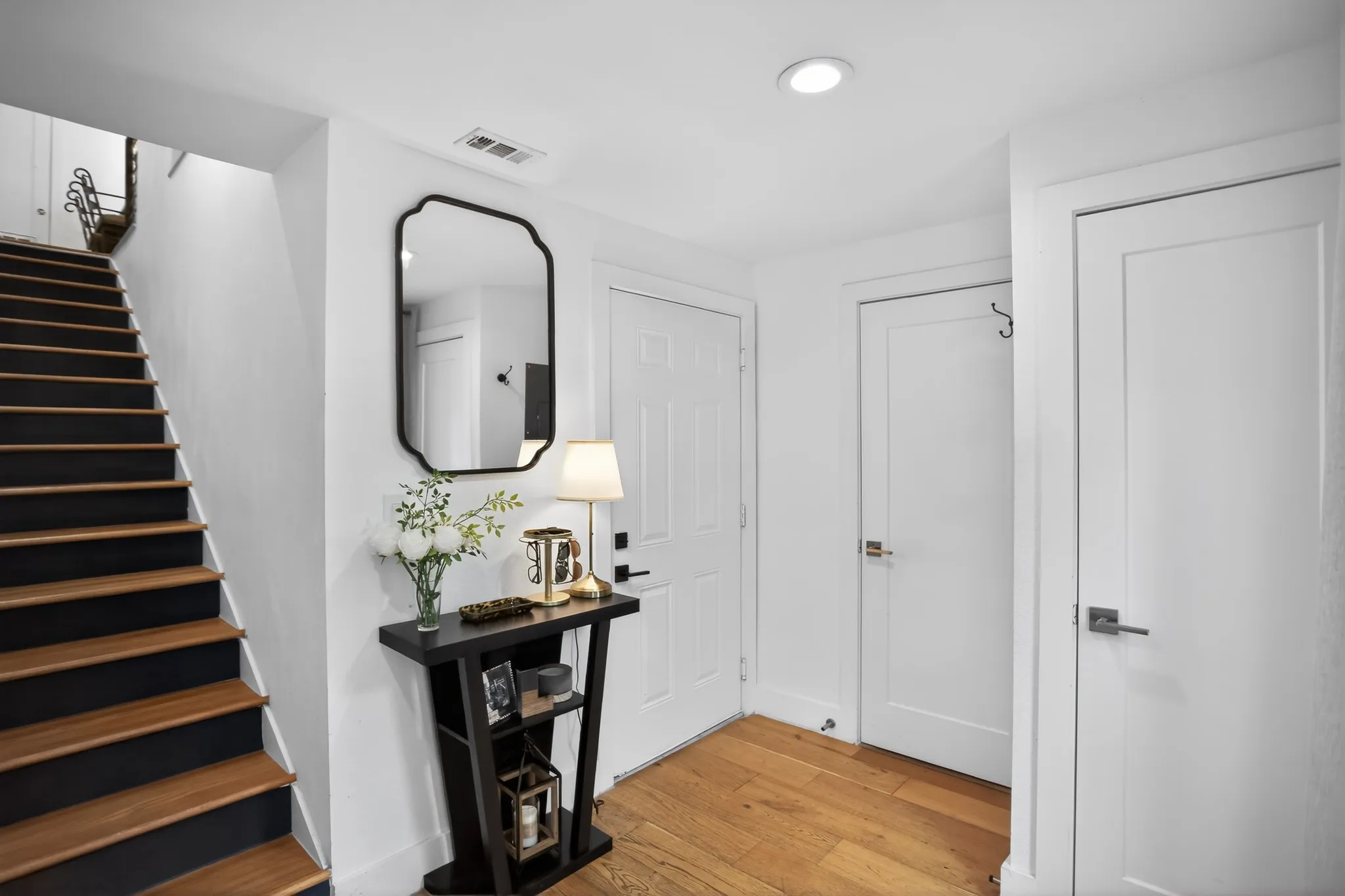 Condominium For Sale in Dallas County , 2222 Moser Avenue 113, Dallas, Texas 75206, 1 Bedroom, 2 Bathroom, 1 Garage spaces, 1,197 Sqft, built in 2018, mls#21317588, Real Estate Agent in Dallas, Homes For Sale in Dallas county, Homes For Sale in Dallas, Realtor in Dallas Texas, Real Estate Brokerage Independent Realty Texas, Luminita Cordes Realtor