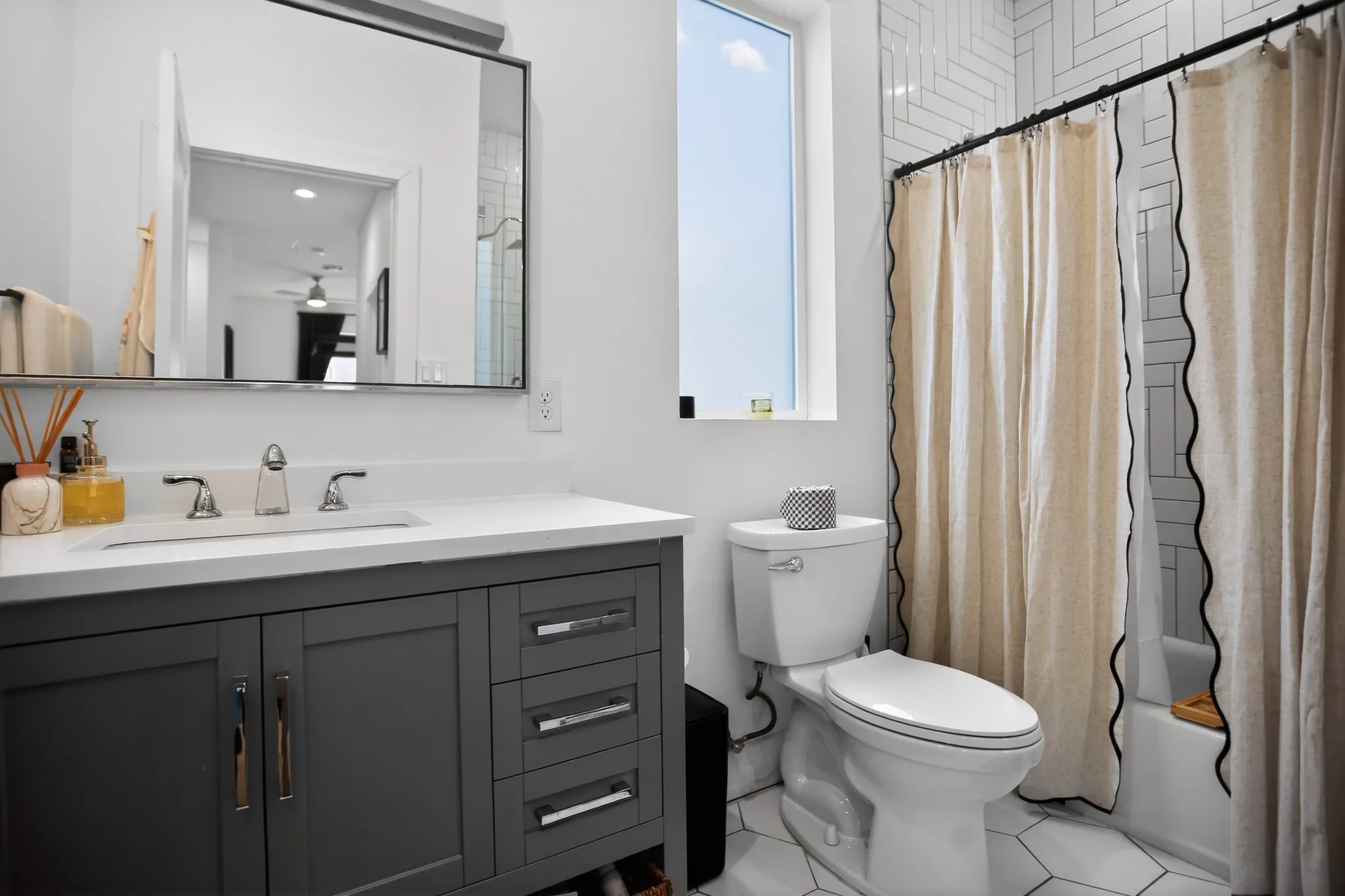 Condominium For Sale in Dallas County , 2222 Moser Avenue 113, Dallas, Texas 75206, 1 Bedroom, 2 Bathroom, 1 Garage spaces, 1,197 Sqft, built in 2018, mls#21317588, Real Estate Agent in Dallas, Homes For Sale in Dallas county, Homes For Sale in Dallas, Realtor in Dallas Texas, Real Estate Brokerage Independent Realty Texas, Luminita Cordes Realtor