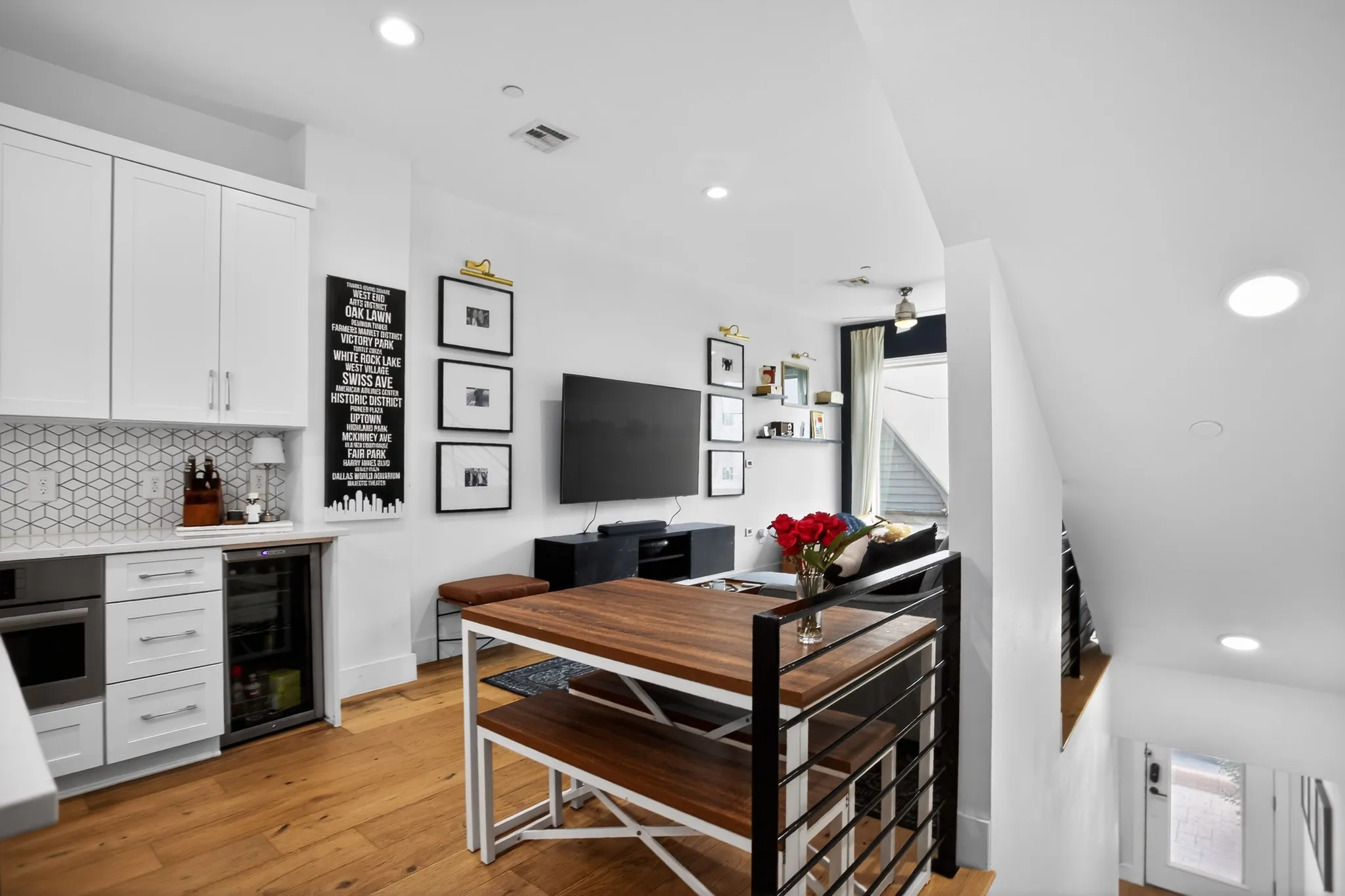 Condominium For Sale in Dallas County , 2222 Moser Avenue 113, Dallas, Texas 75206, 1 Bedroom, 2 Bathroom, 1 Garage spaces, 1,197 Sqft, built in 2018, mls#21317588, Real Estate Agent in Dallas, Homes For Sale in Dallas county, Homes For Sale in Dallas, Realtor in Dallas Texas, Real Estate Brokerage Independent Realty Texas, Luminita Cordes Realtor