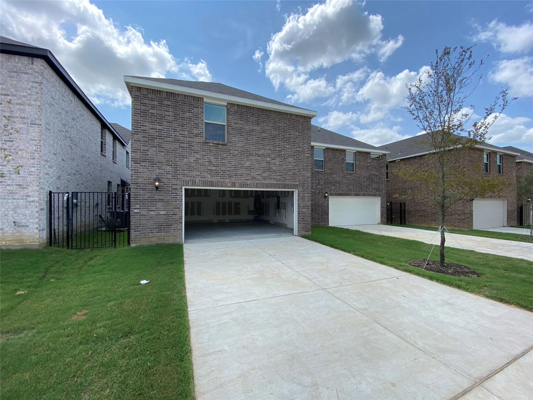 Single Family Residence For Rent in Collin County , 4127 Stockyard Station Lane, Sachse, Texas 75048, 3 Bedroom, 3 Bathroom, 2 Garage spaces, 2,467 Sqft, built in 2021, mls#21318006, Real Estate Agent in Sachse, Homes For Rent in Collin county, Homes For Rent in Sachse, Realtor in Sachse Texas, Real Estate Brokerage Independent Realty Texas, Luminita Cordes Realtor