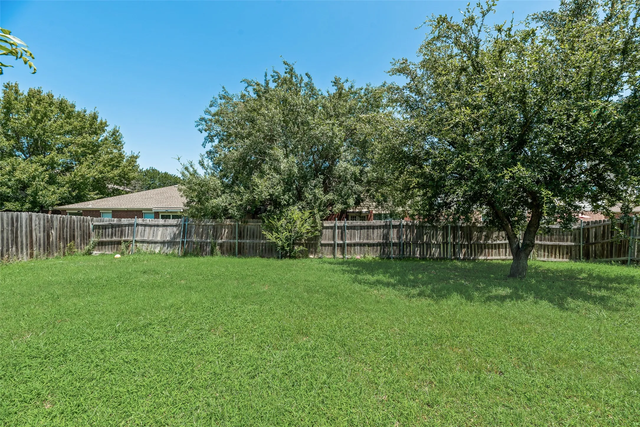 Single Family Residence For Rent in Denton County , 2309 Breanna Way, Little Elm, Texas 75068, 4 Bedroom, 3 Bathroom, 2 Garage spaces, 2,524 Sqft, built in 1999, mls#21318009, Real Estate Agent in Little Elm, Homes For Rent in Denton county, Homes For Rent in Little Elm, Realtor in Little Elm Texas, Real Estate Brokerage Independent Realty Texas, Luminita Cordes Realtor