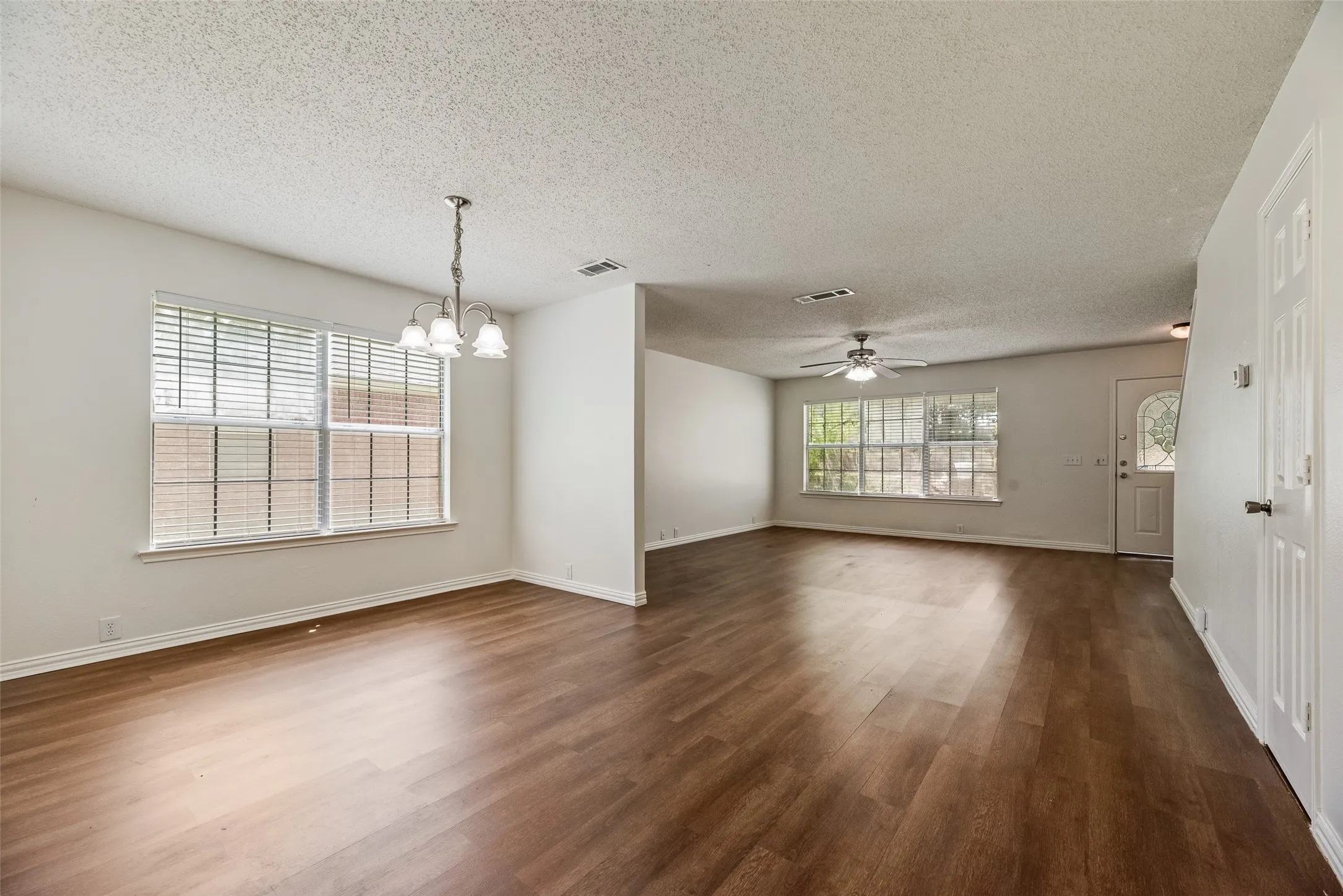 Single Family Residence For Rent in Denton County , 2309 Breanna Way, Little Elm, Texas 75068, 4 Bedroom, 3 Bathroom, 2 Garage spaces, 2,524 Sqft, built in 1999, mls#21318009, Real Estate Agent in Little Elm, Homes For Rent in Denton county, Homes For Rent in Little Elm, Realtor in Little Elm Texas, Real Estate Brokerage Independent Realty Texas, Luminita Cordes Realtor