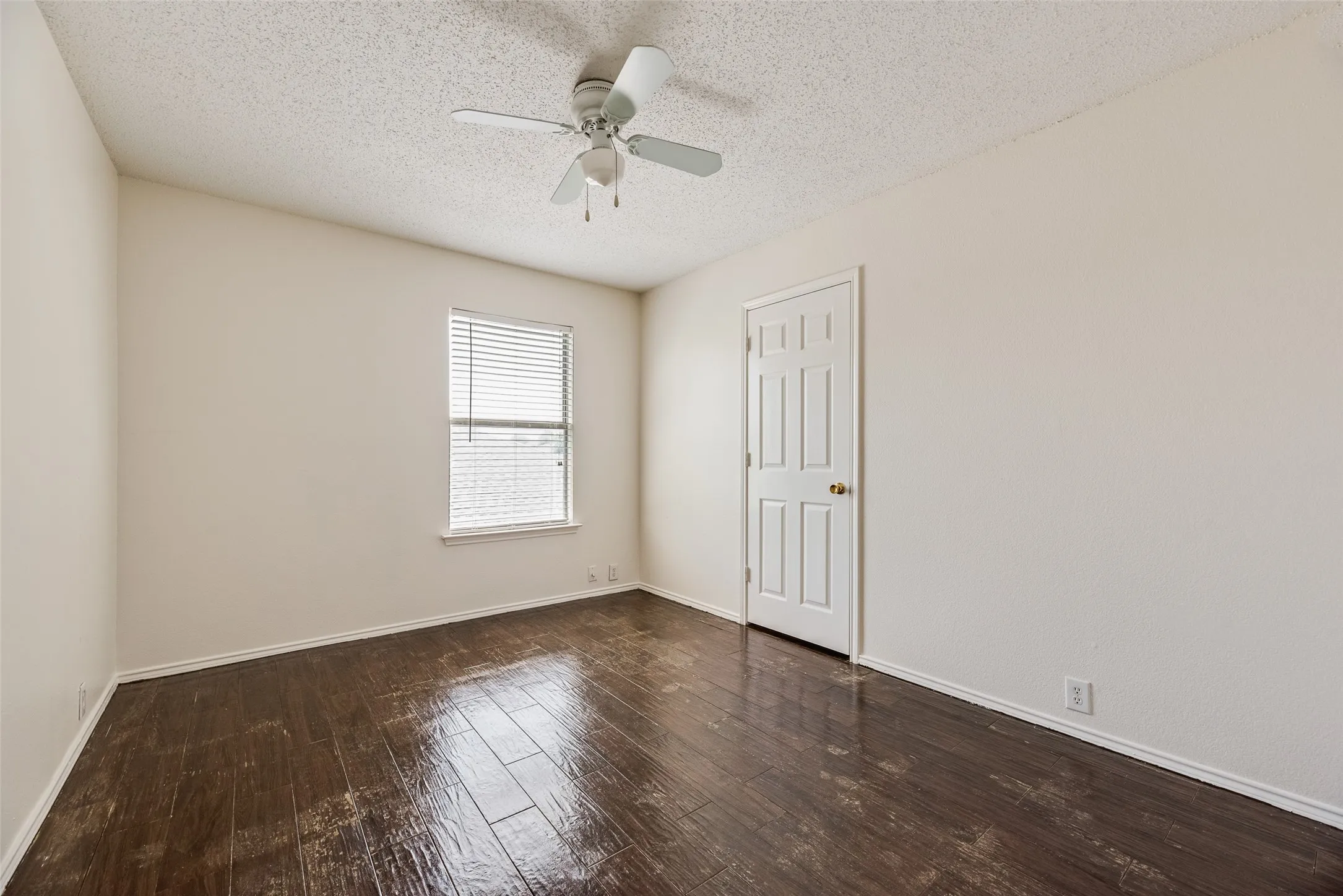 Single Family Residence For Rent in Denton County , 2309 Breanna Way, Little Elm, Texas 75068, 4 Bedroom, 3 Bathroom, 2 Garage spaces, 2,524 Sqft, built in 1999, mls#21318009, Real Estate Agent in Little Elm, Homes For Rent in Denton county, Homes For Rent in Little Elm, Realtor in Little Elm Texas, Real Estate Brokerage Independent Realty Texas, Luminita Cordes Realtor