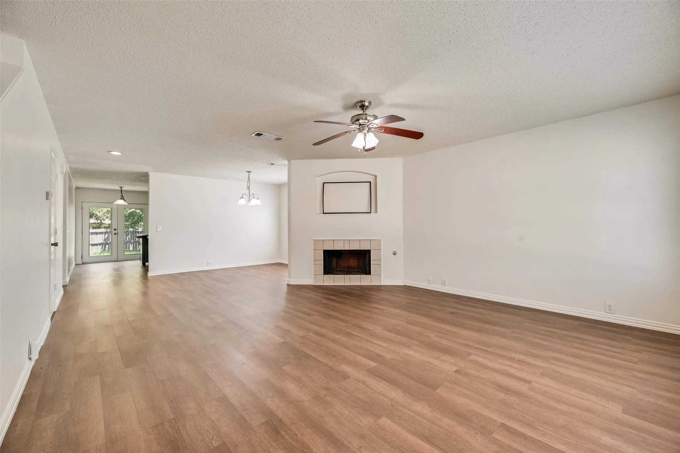 Single Family Residence For Rent in Denton County , 2309 Breanna Way, Little Elm, Texas 75068, 4 Bedroom, 3 Bathroom, 2 Garage spaces, 2,524 Sqft, built in 1999, mls#21318009, Real Estate Agent in Little Elm, Homes For Rent in Denton county, Homes For Rent in Little Elm, Realtor in Little Elm Texas, Real Estate Brokerage Independent Realty Texas, Luminita Cordes Realtor