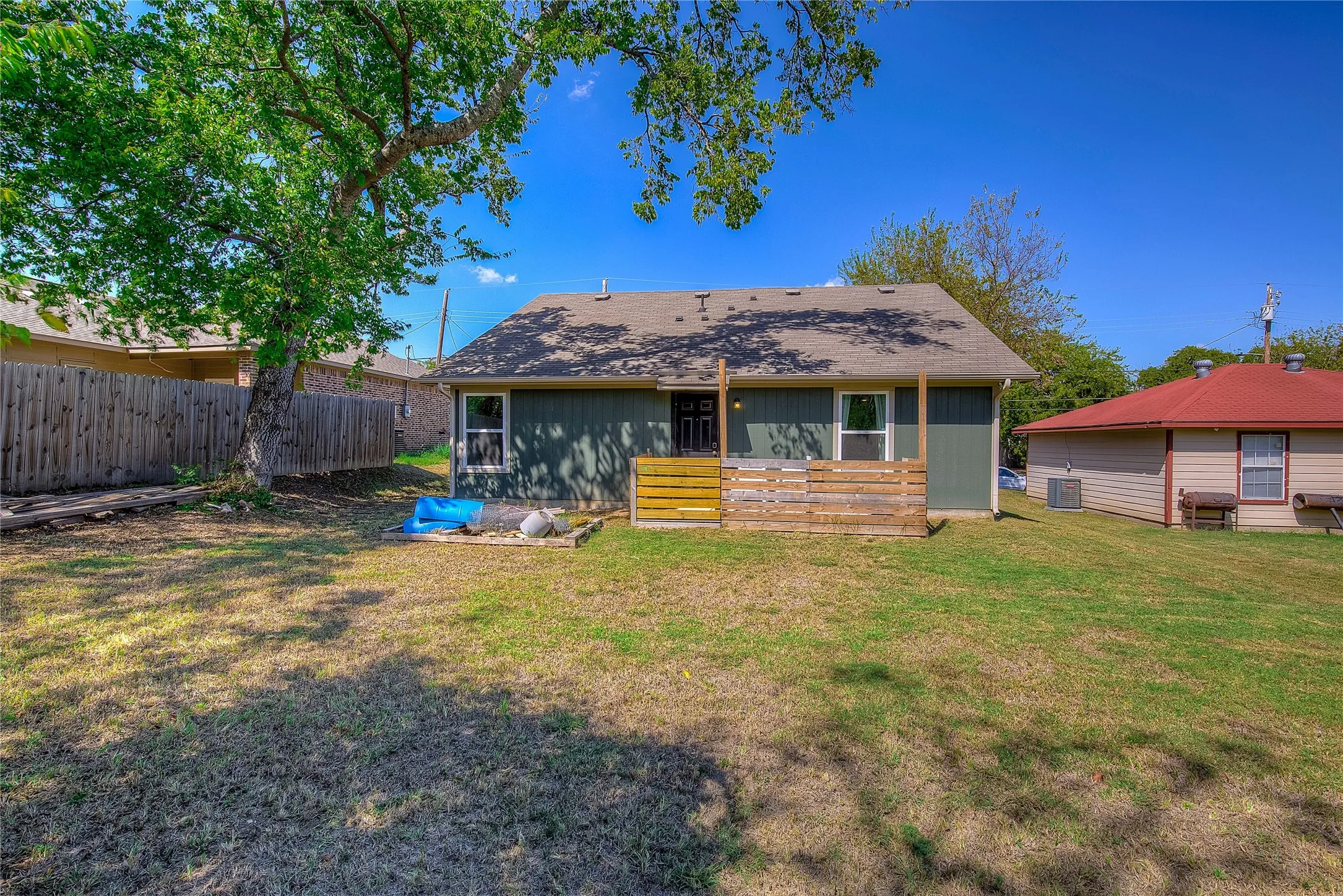 Single Family Residence For Sale in Hunt County , 1411 Hemphill Street, Greenville, Texas 75401, 3 Bedroom, 2 Bathroom, 2 Garage spaces, 1,028 Sqft, built in 2021, mls#21318001, Real Estate Agent in Greenville, Homes For Sale in Hunt county, Homes For Sale in Greenville, Realtor in Greenville Texas, Real Estate Brokerage Independent Realty Texas, Luminita Cordes Realtor